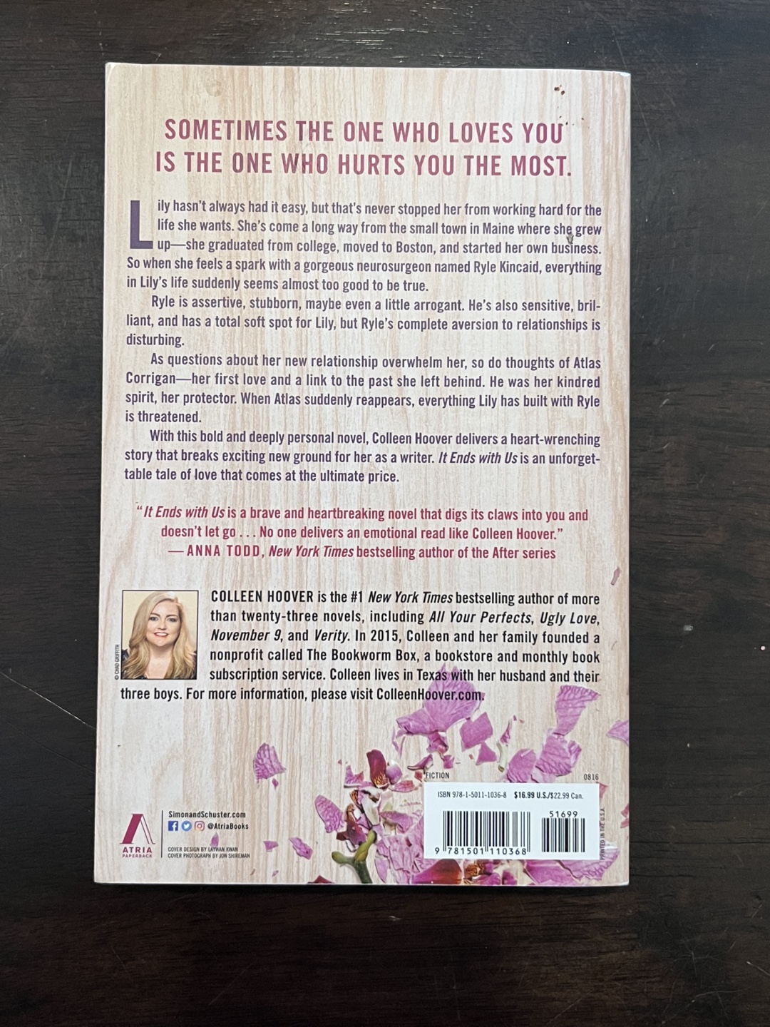 It Ends With Us by Colleen Hoover - Paperback Novel - photo 2