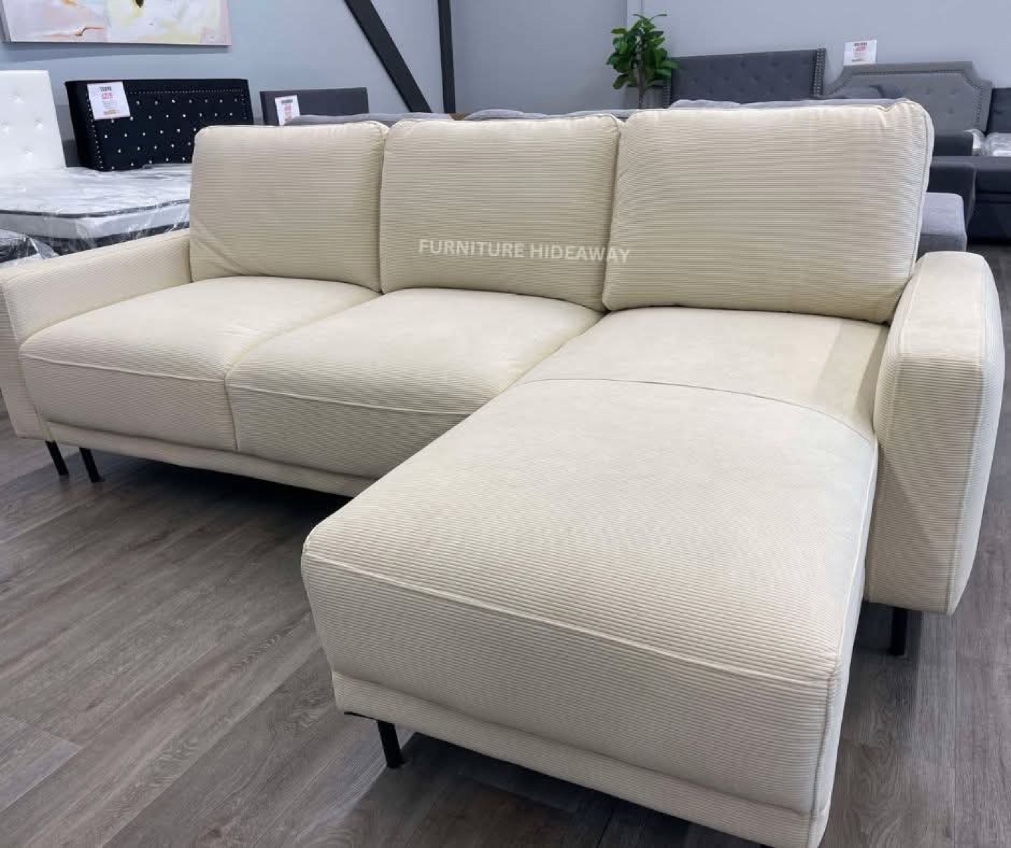 🎉CLEARANCE SALE: FLOOR MODEL SECTIONAL COUCH⚡️ - photo 4