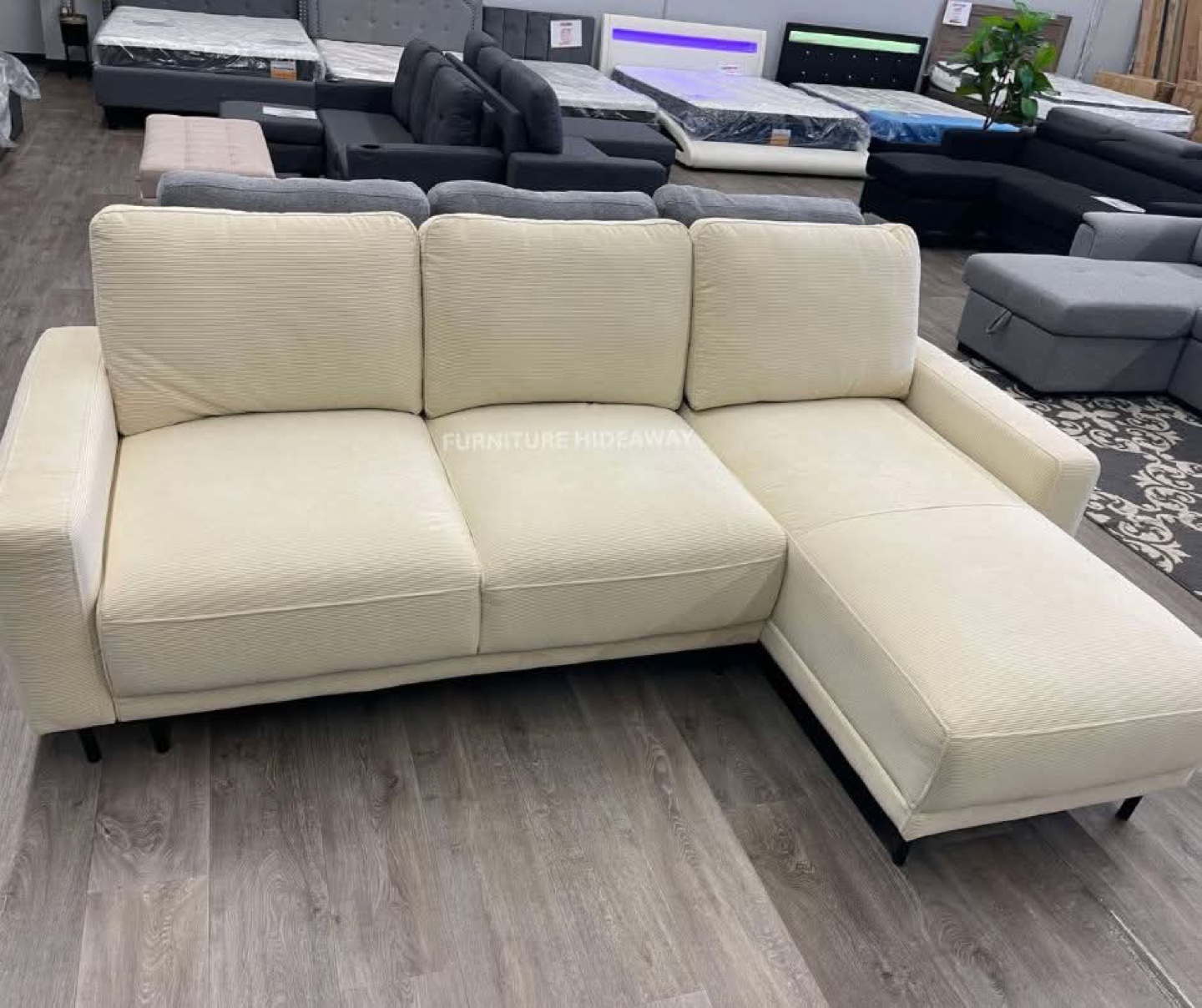 🎉CLEARANCE SALE: FLOOR MODEL SECTIONAL COUCH⚡️ - photo 5