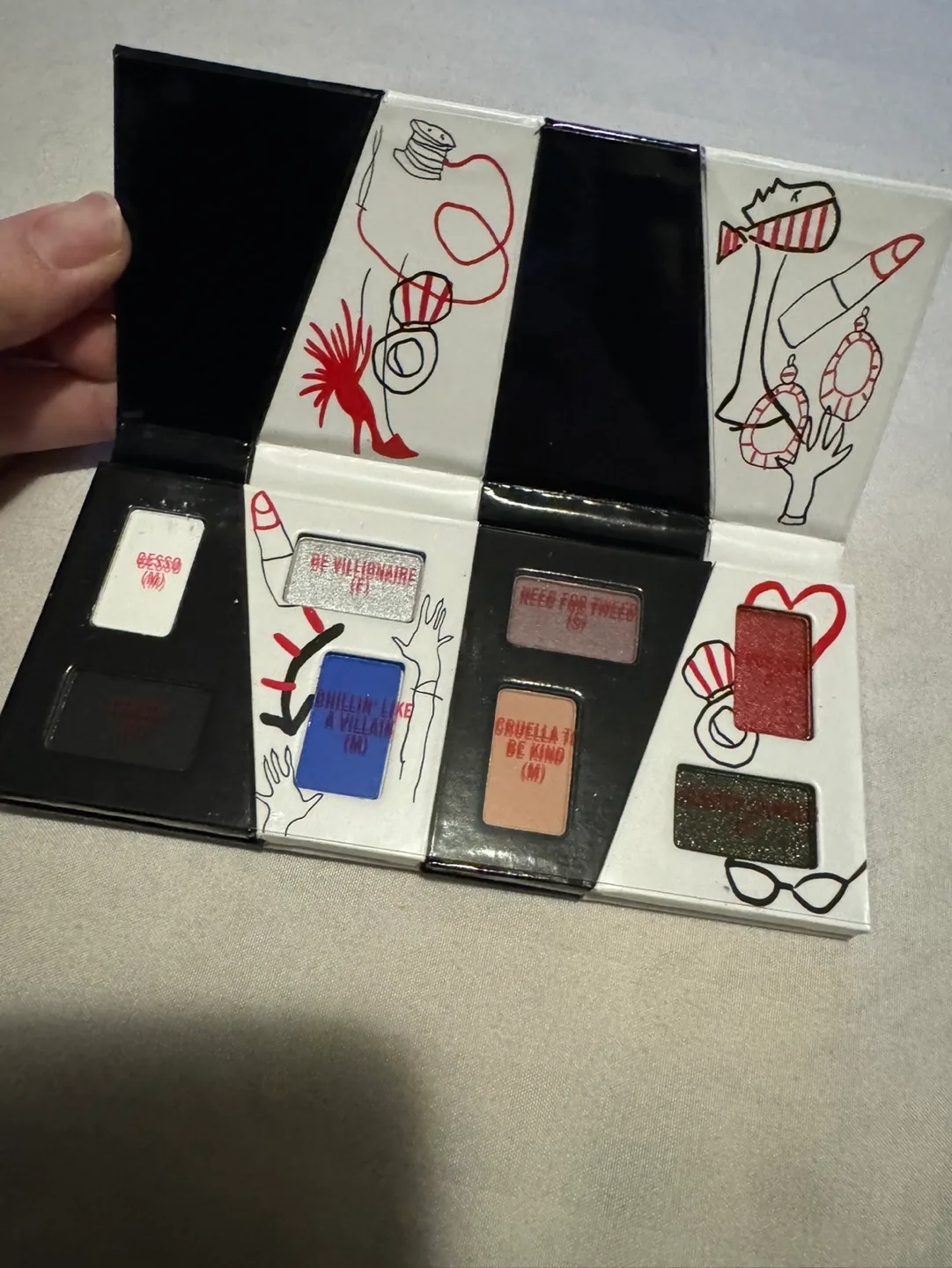 MAC Cosmetics x Disney Cruella Eyeshadow Palette image indicator(2)