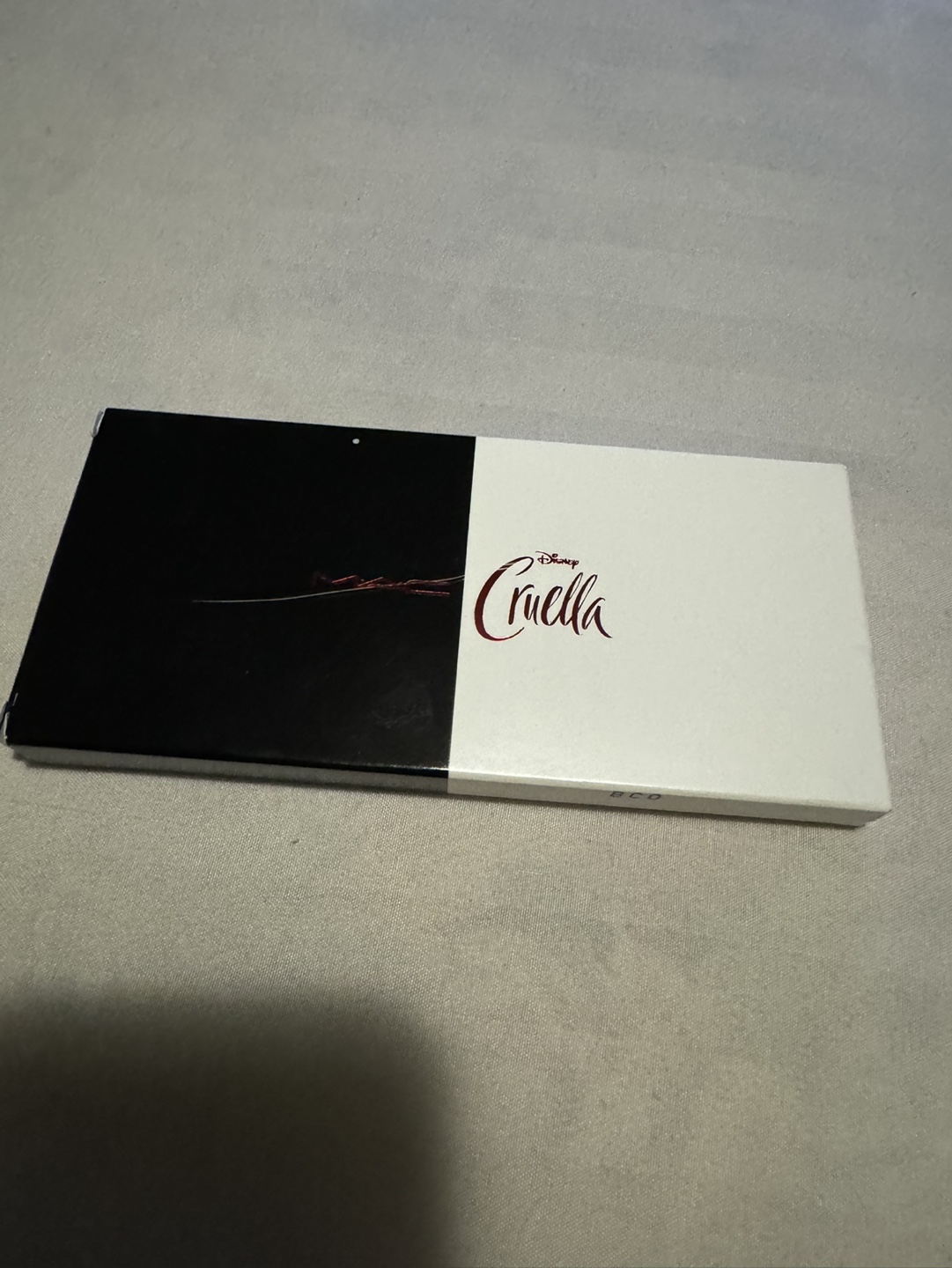 MAC Cosmetics x Disney Cruella Eyeshadow Palette - photo 4