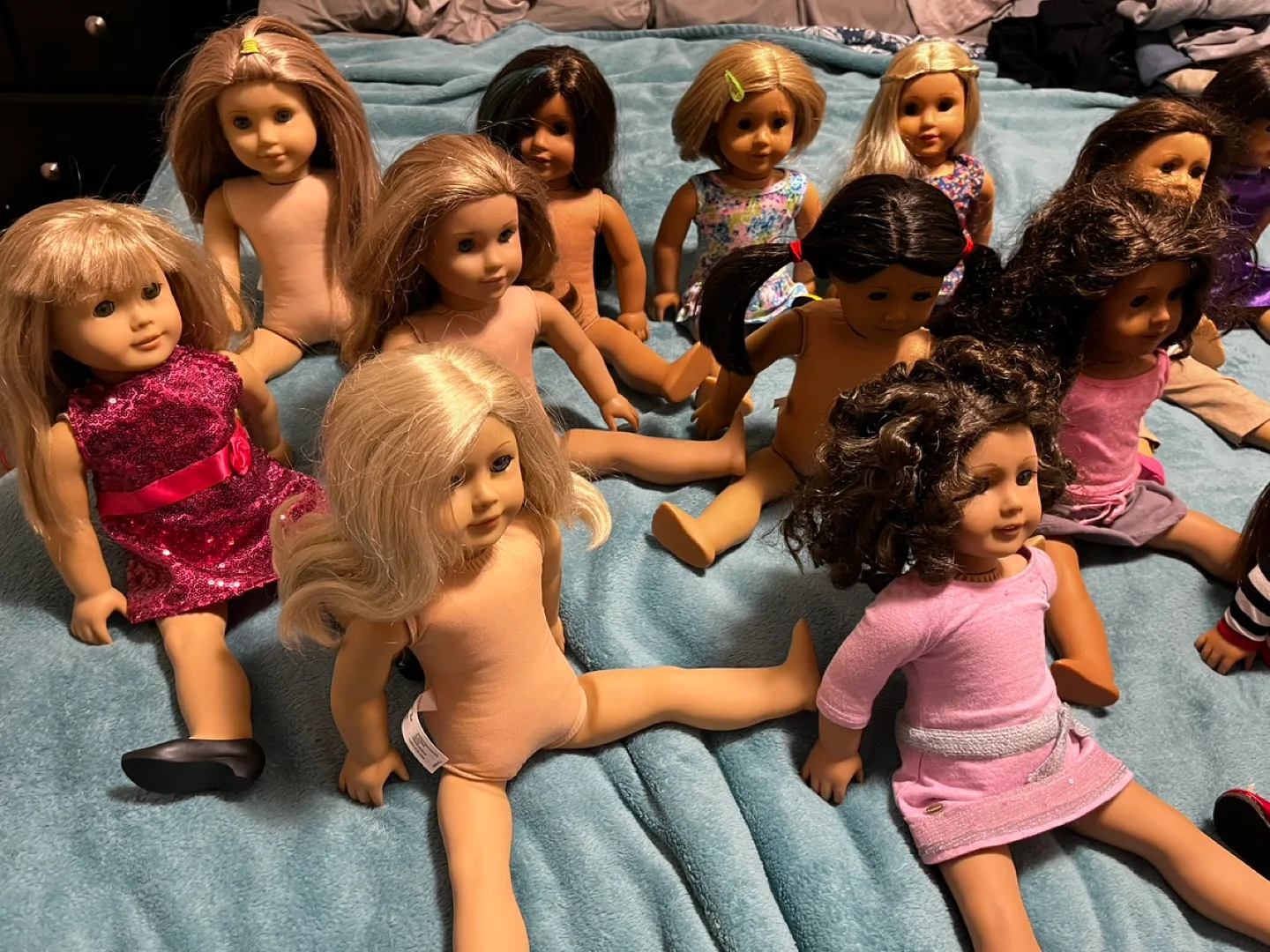 Lot of 18 American Girl Dolls image indicator(3)