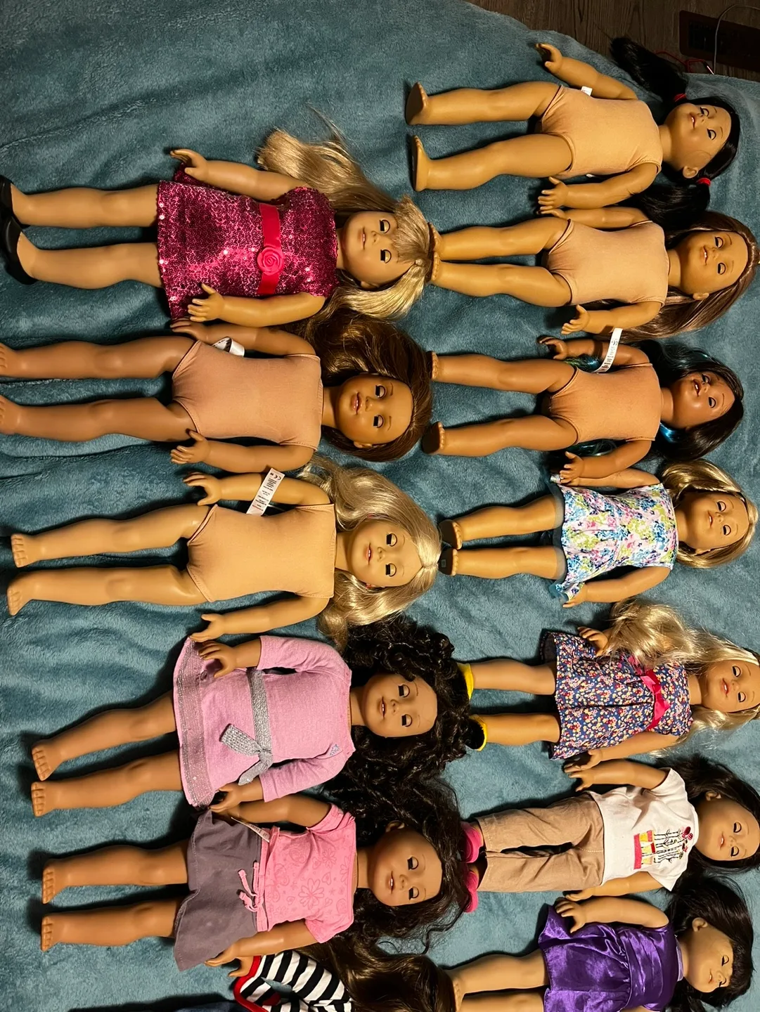 Lot of 18 American Girl Dolls image indicator(2)