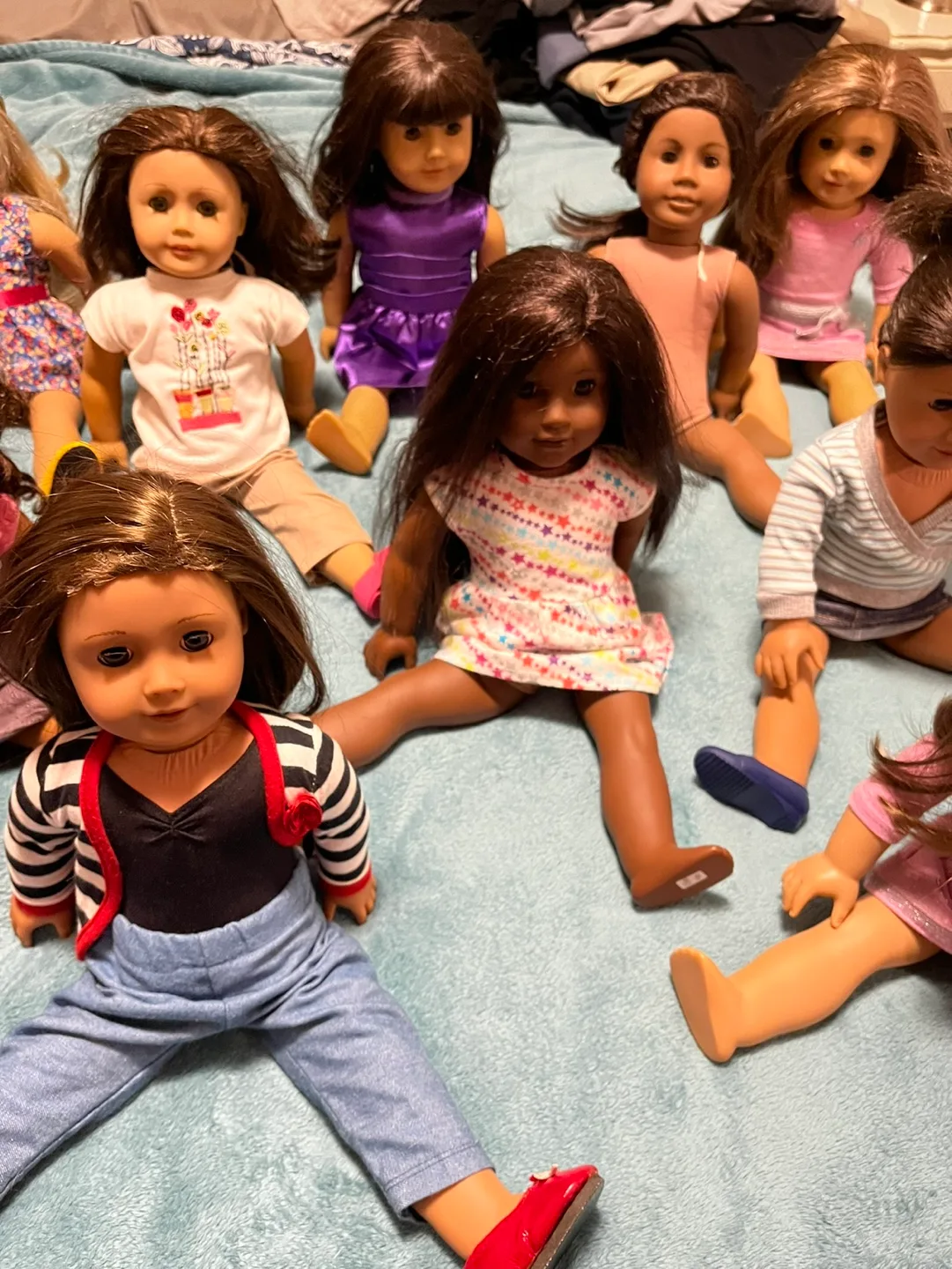 Lot of 18 American Girl Dolls image indicator(8)