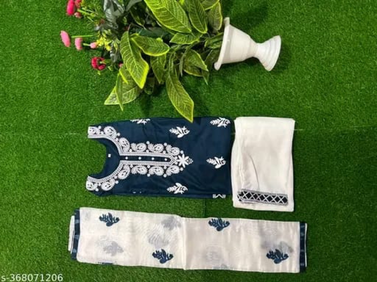 Beautiful embroidered navy blue and white three-piece suit - photo 4