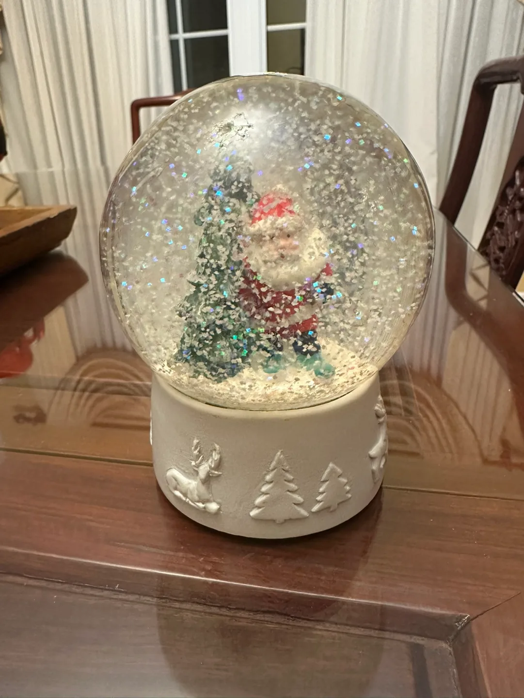 Santa skiing Snowglobe image indicator(2)