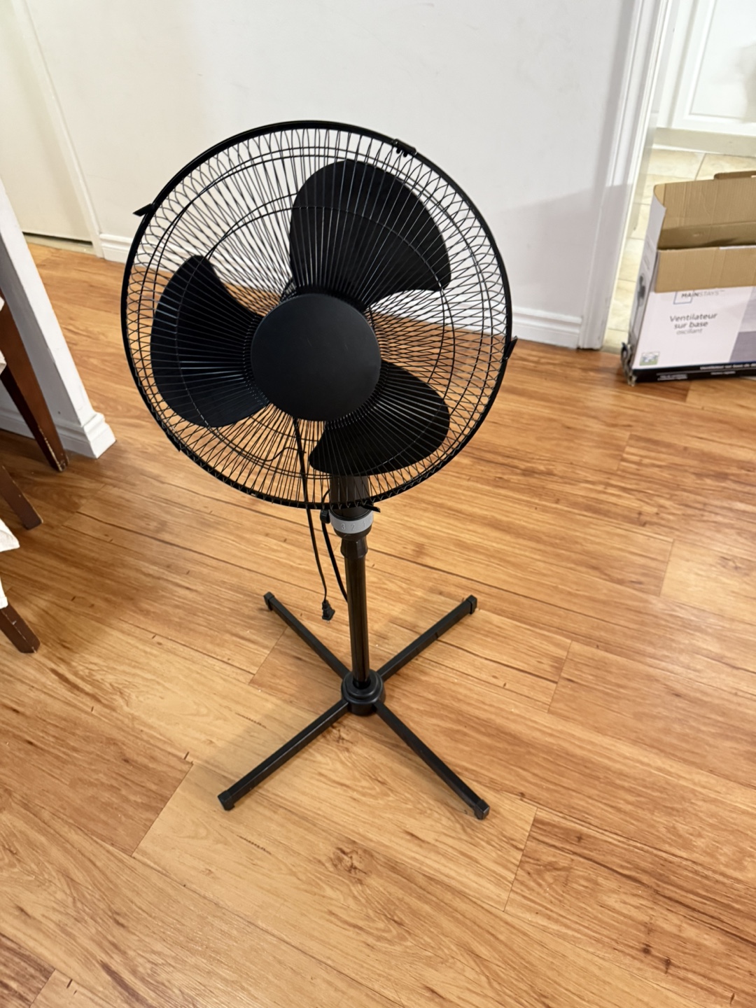 Mainstays Oscillating Stand Fan - 16 inch - photo 3