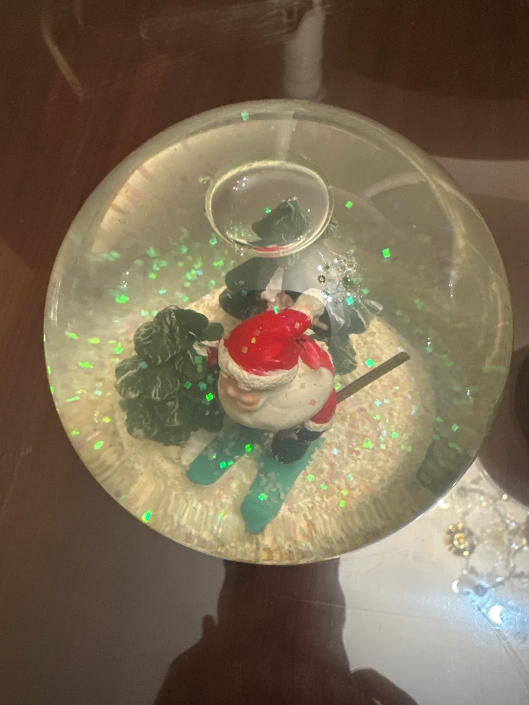 Santa skiing Snowglobe image indicator(4)