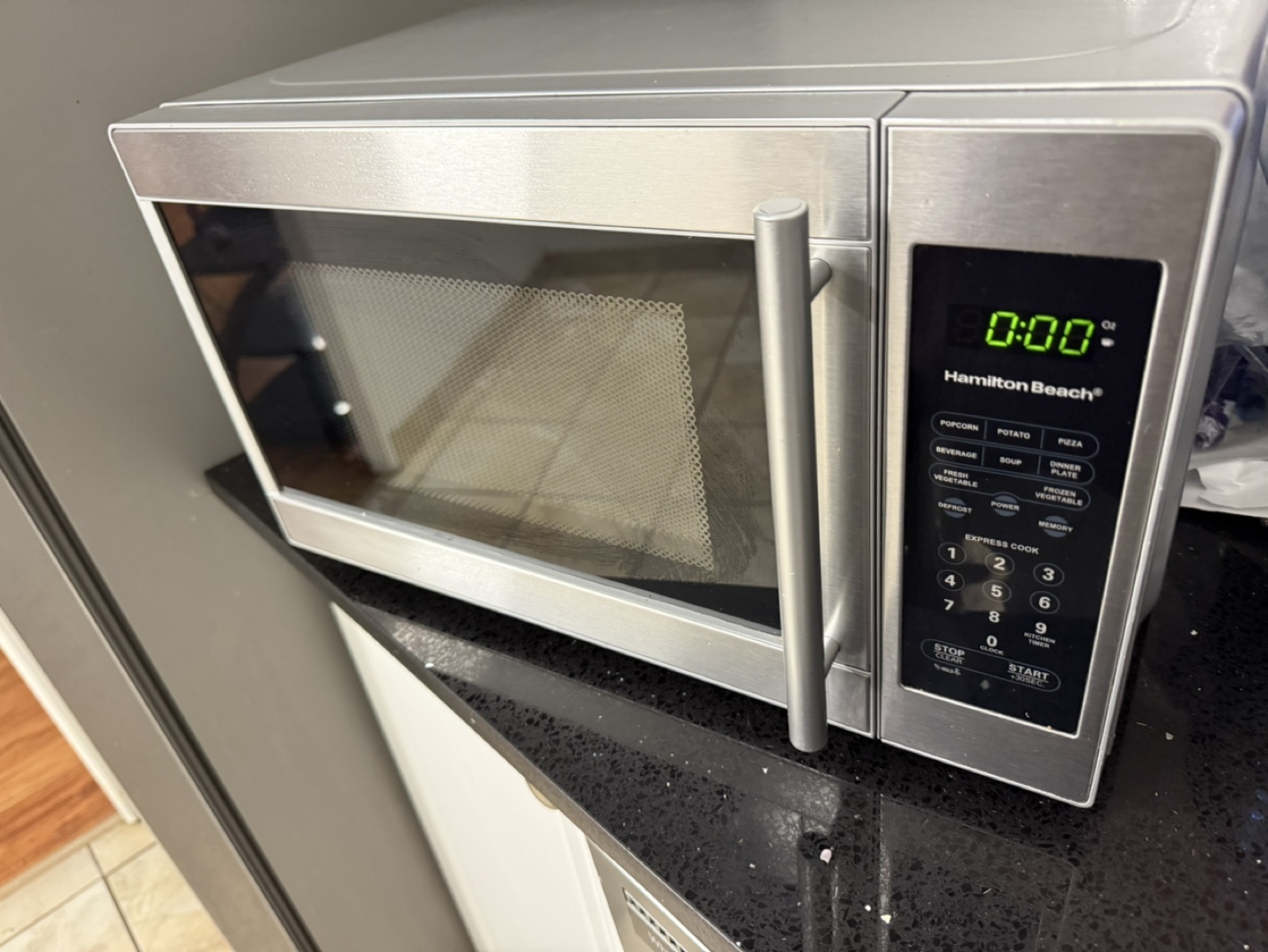 Hamilton Beach Microwave - photo 4
