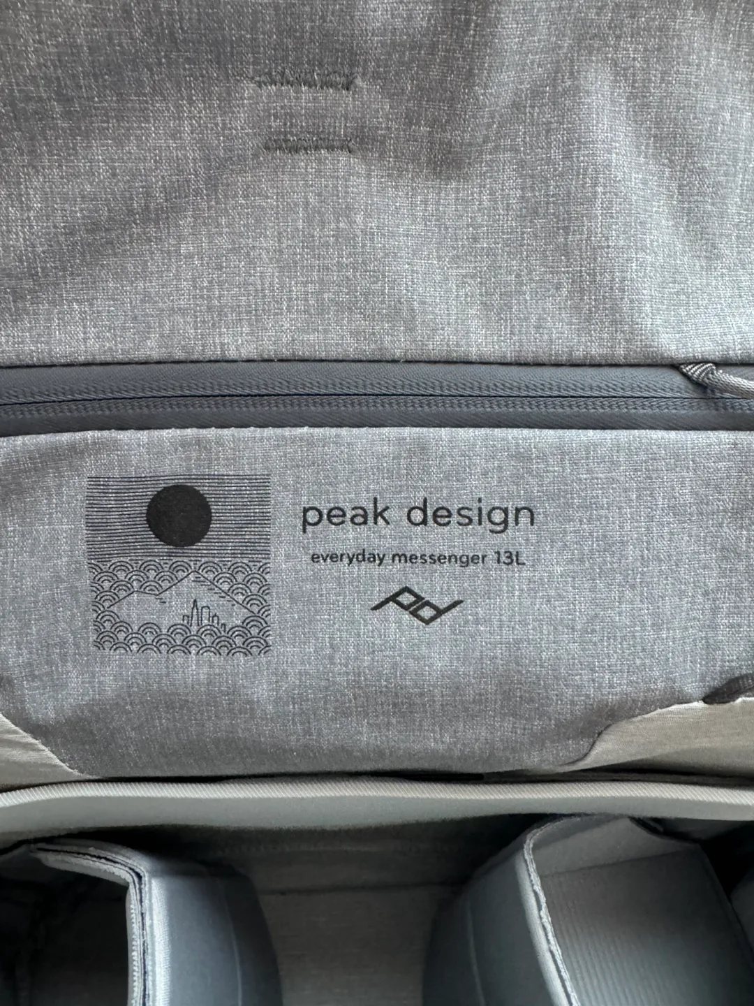 Peak Design Everyday Messenger 13L - Ash image indicator(3)