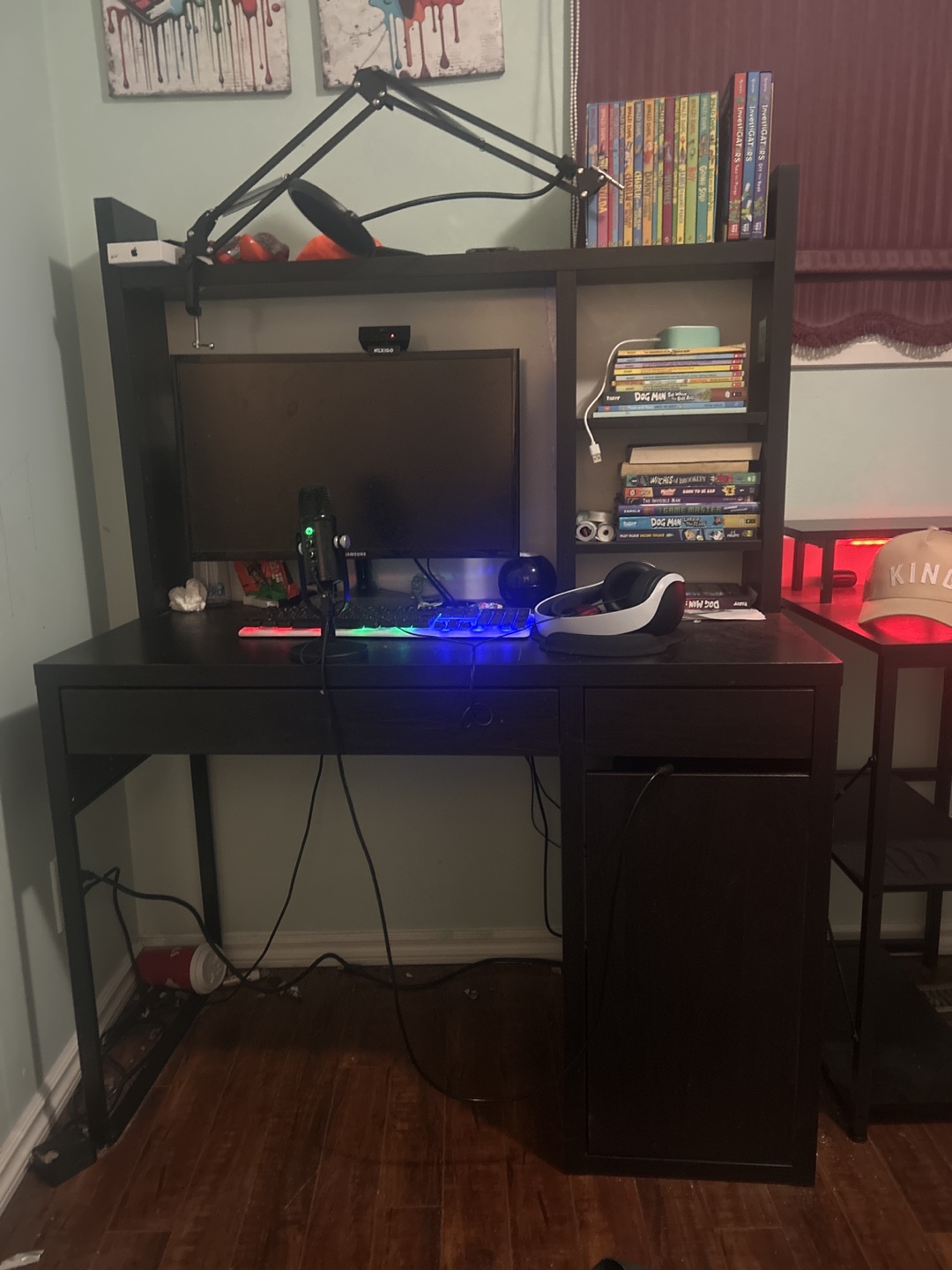 Computer desk