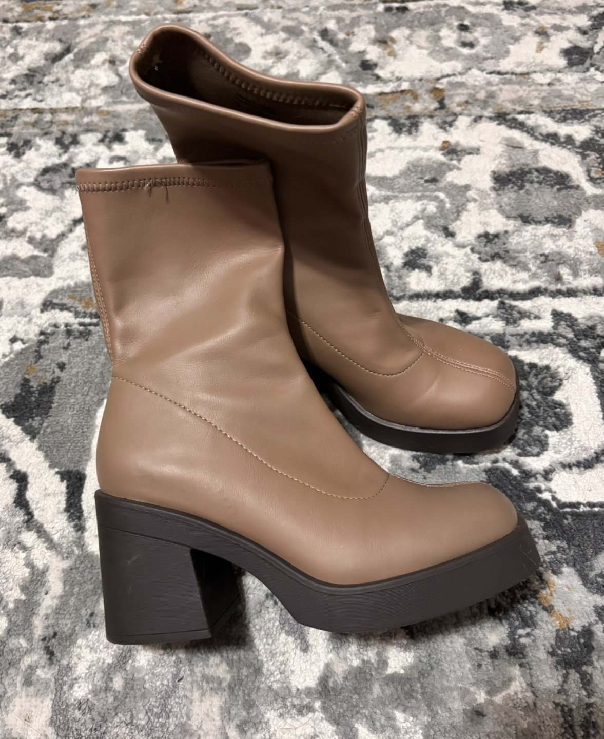 Women's Vegan Leather Block Heel Ankle Boots - Size US 6