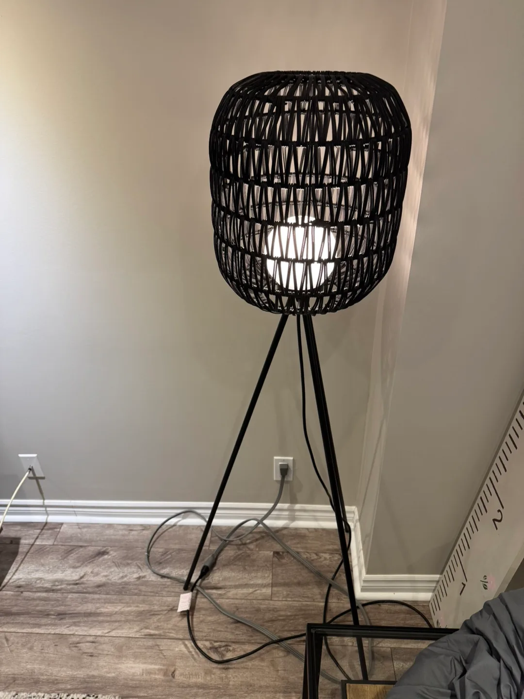 Black Woven Tripod Floor Lamp image indicator(2)
