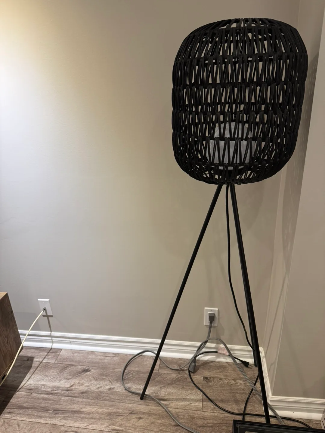 Black Woven Tripod Floor Lamp image indicator(3)