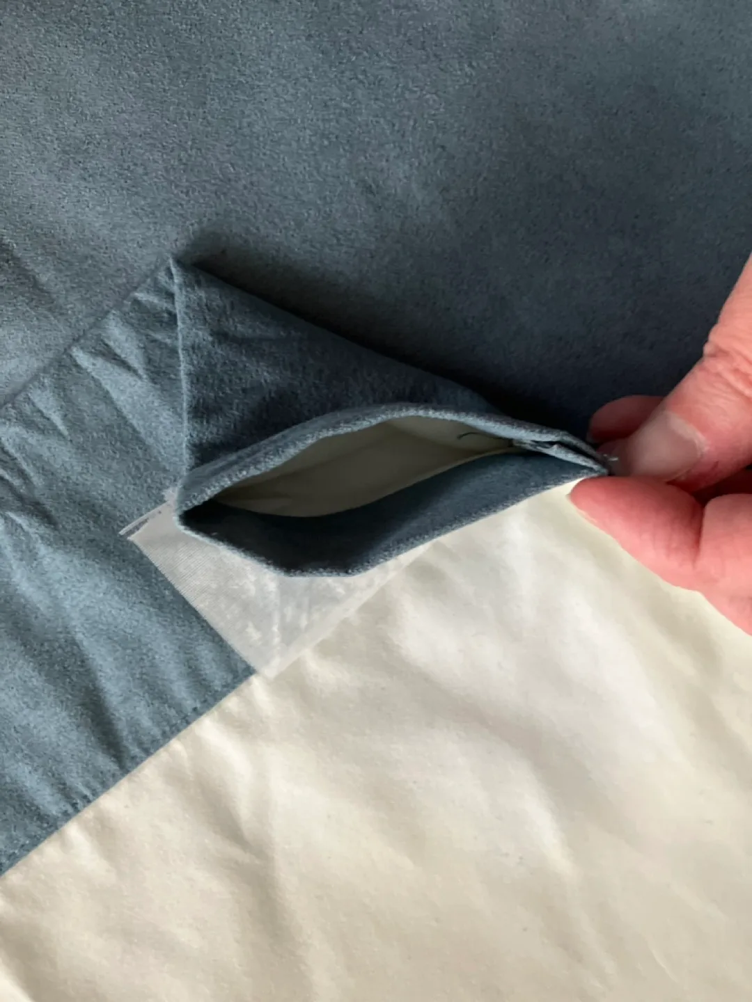 Blackout Curtains (2 panels) with rod image indicator(4)