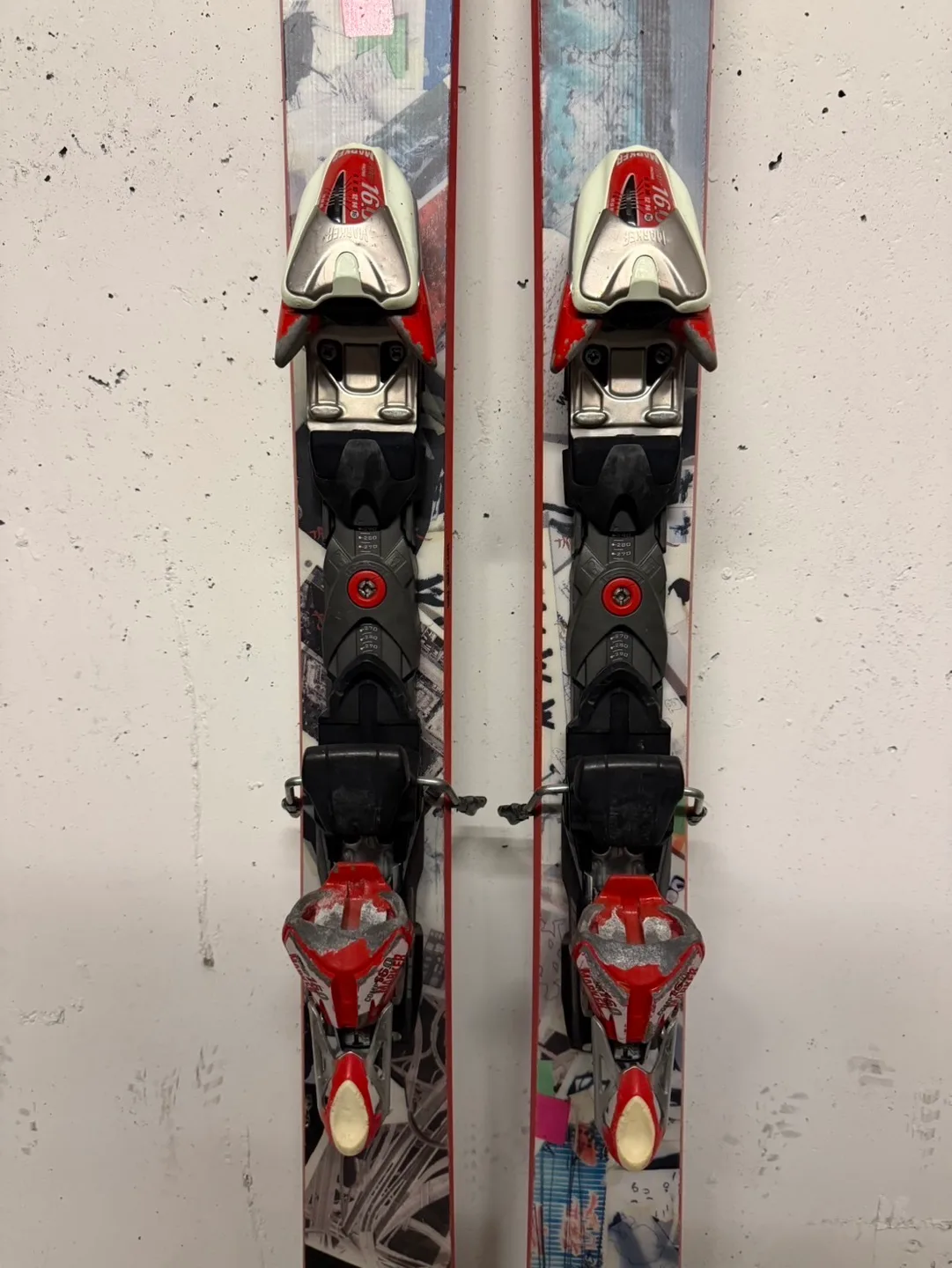 Used Volkl Bridge Skis with Bindings 177 cm image indicator(2)