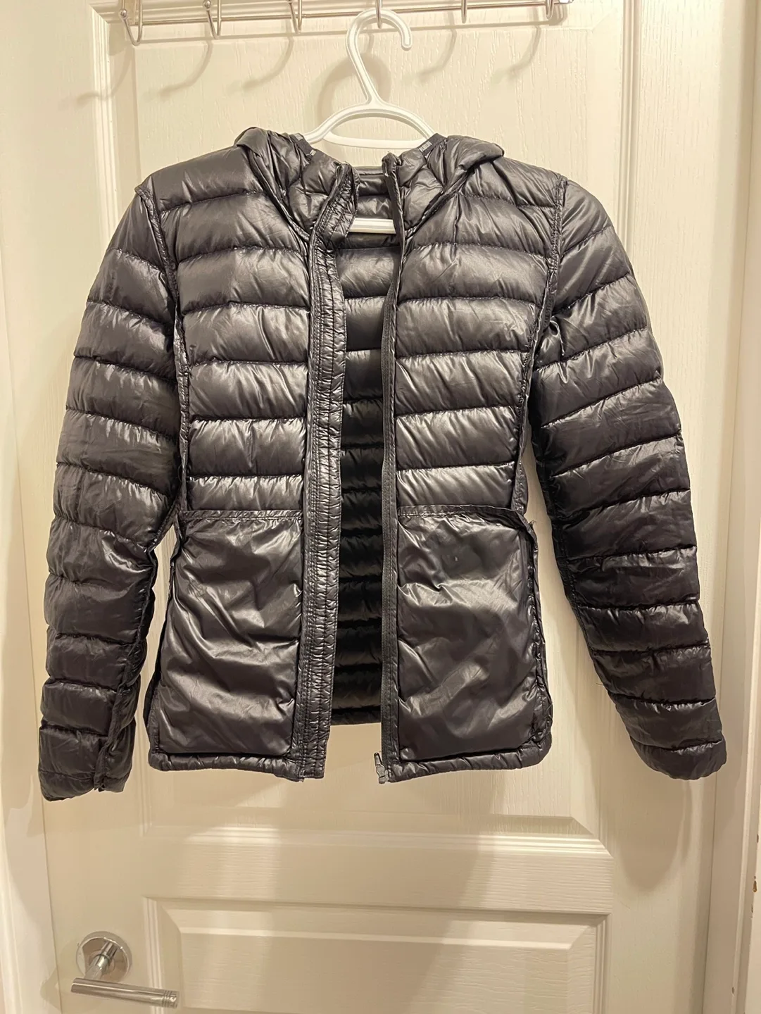 Aritzia Parklife Women's Black Puffer Jacket Size Small image indicator(6)