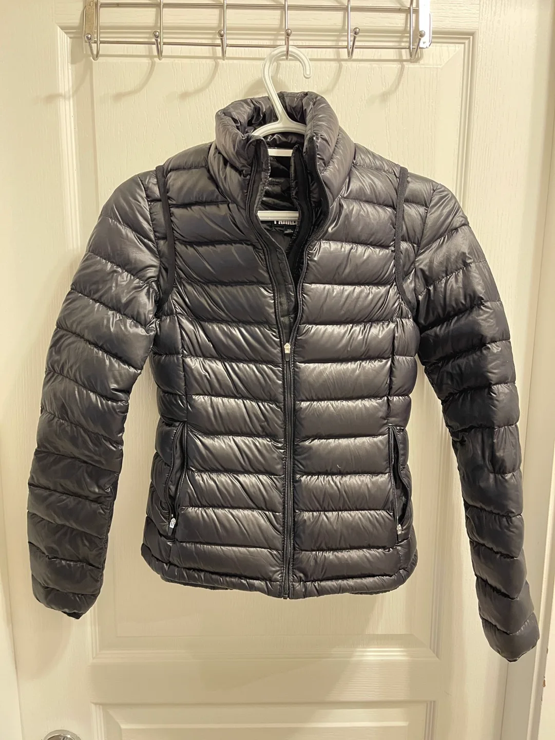 Aritzia Parklife Women's Black Puffer Jacket Size Small image indicator(7)