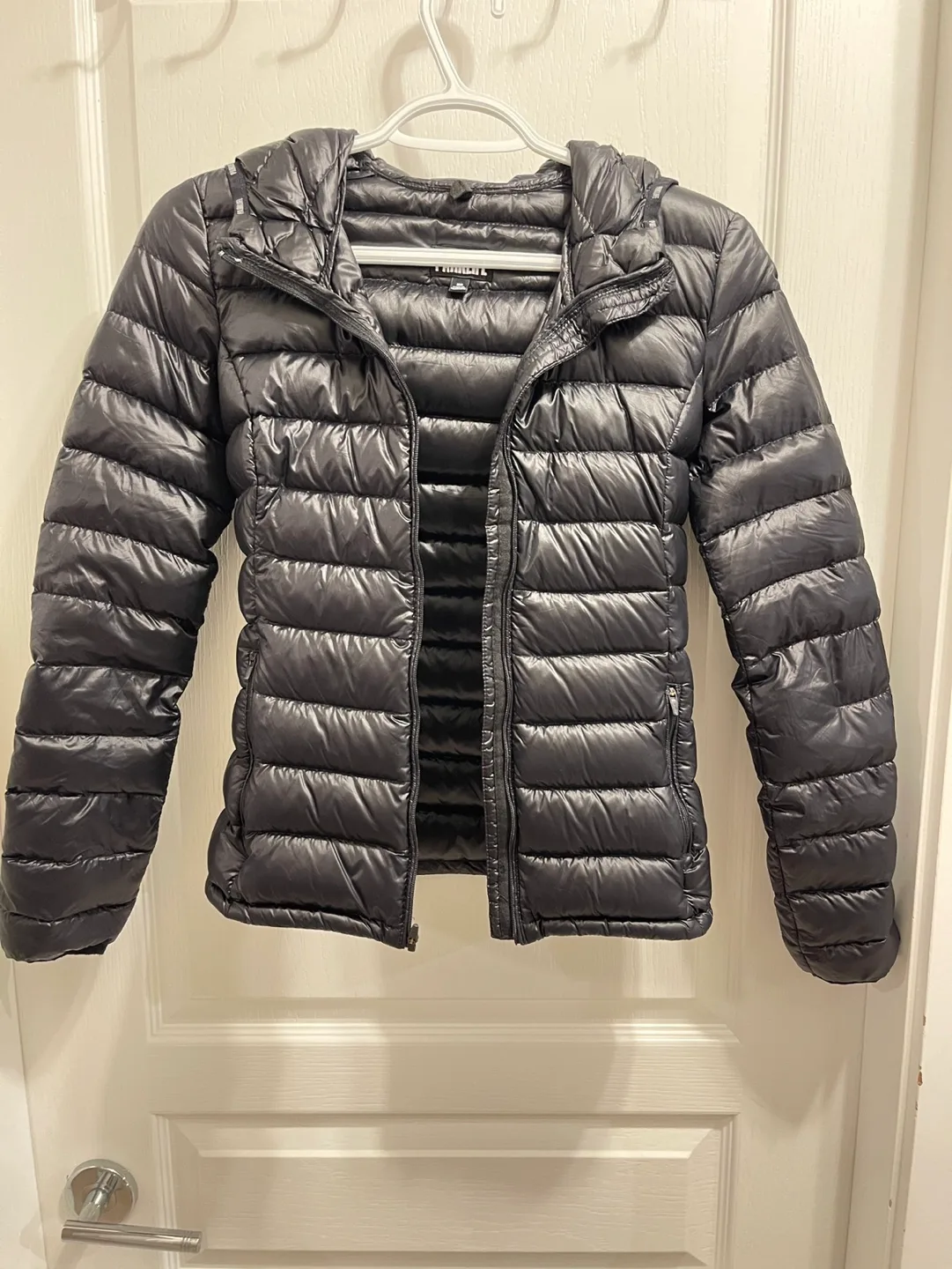 Aritzia Parklife Women's Black Puffer Jacket Size Small image indicator(4)