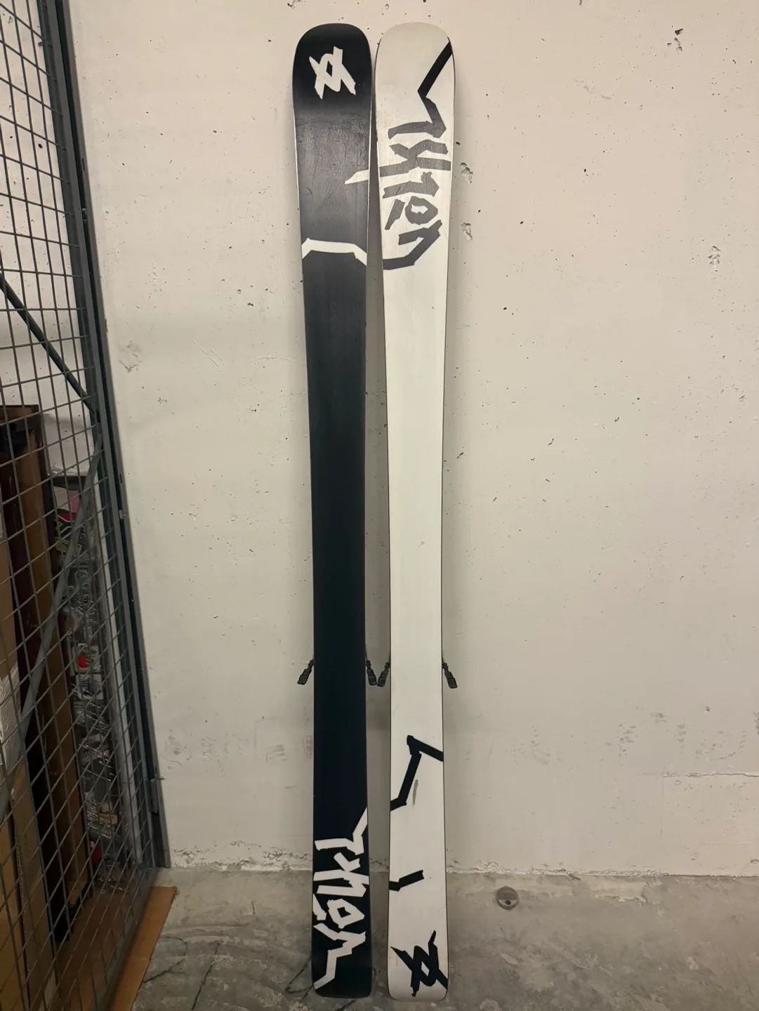 Used Volkl Bridge Skis with Bindings 177 cm image indicator(3)