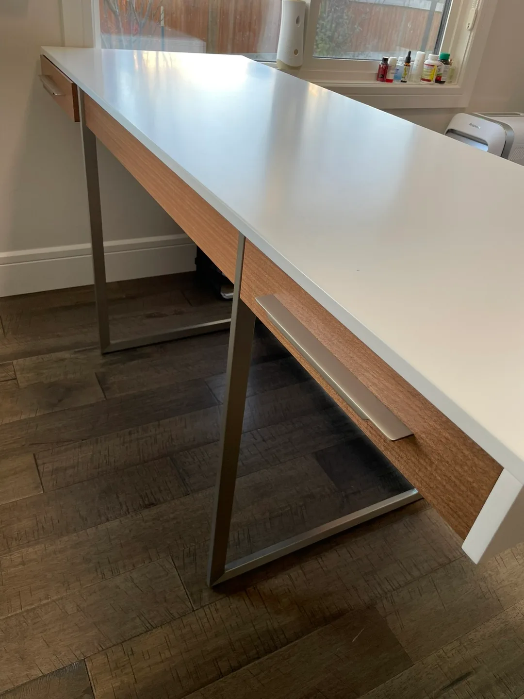 Format 6301 Desk - Natural Walnut image indicator(4)