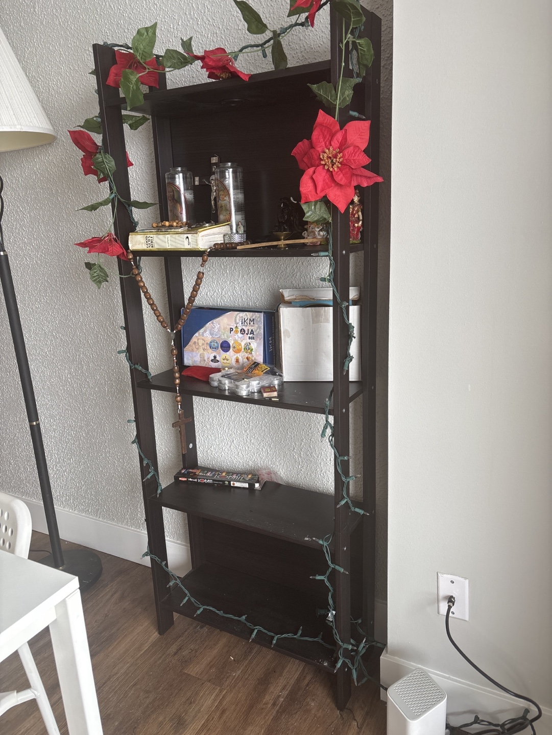 Four-shelf bookcase