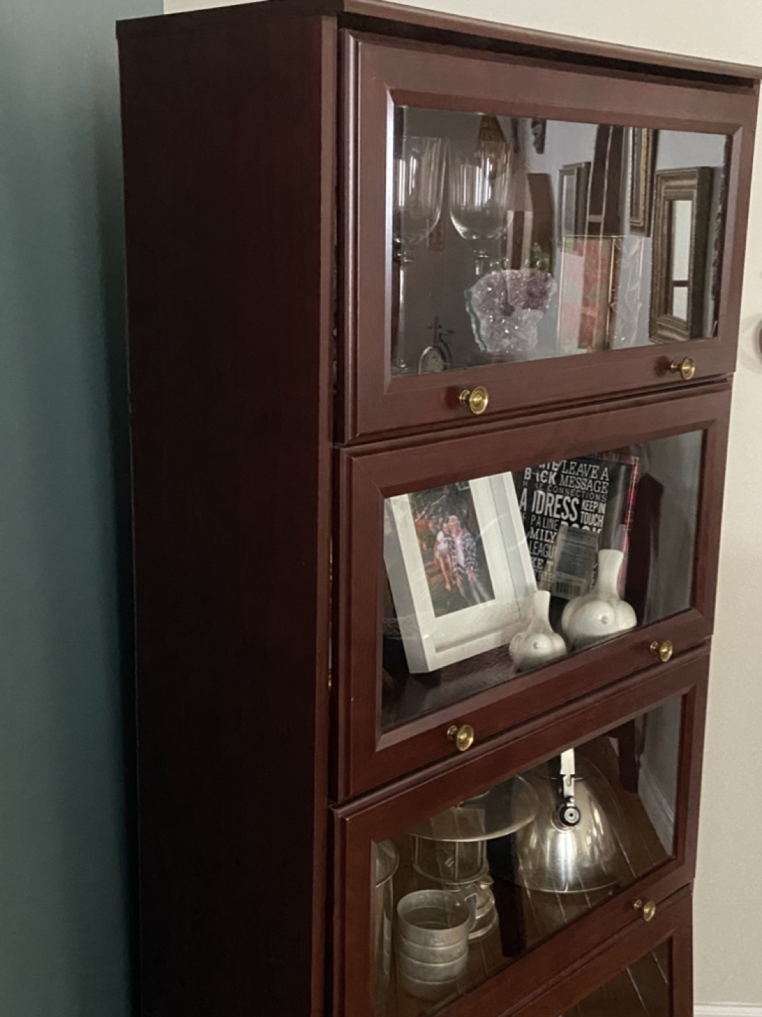 Four-shelf mahogany curio cabinet - photo 3