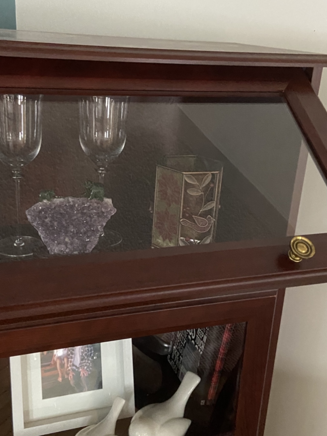 Four-shelf mahogany curio cabinet - photo 4