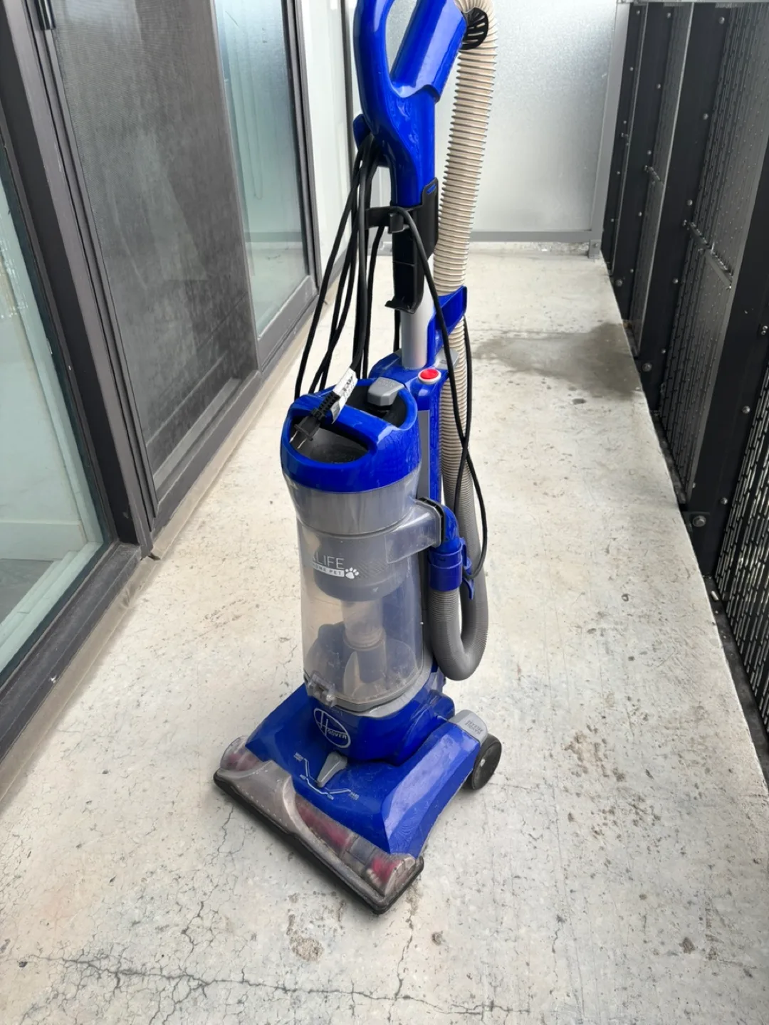 Hoover MaxLife Pet Upright Vacuum Cleaner thumbnail