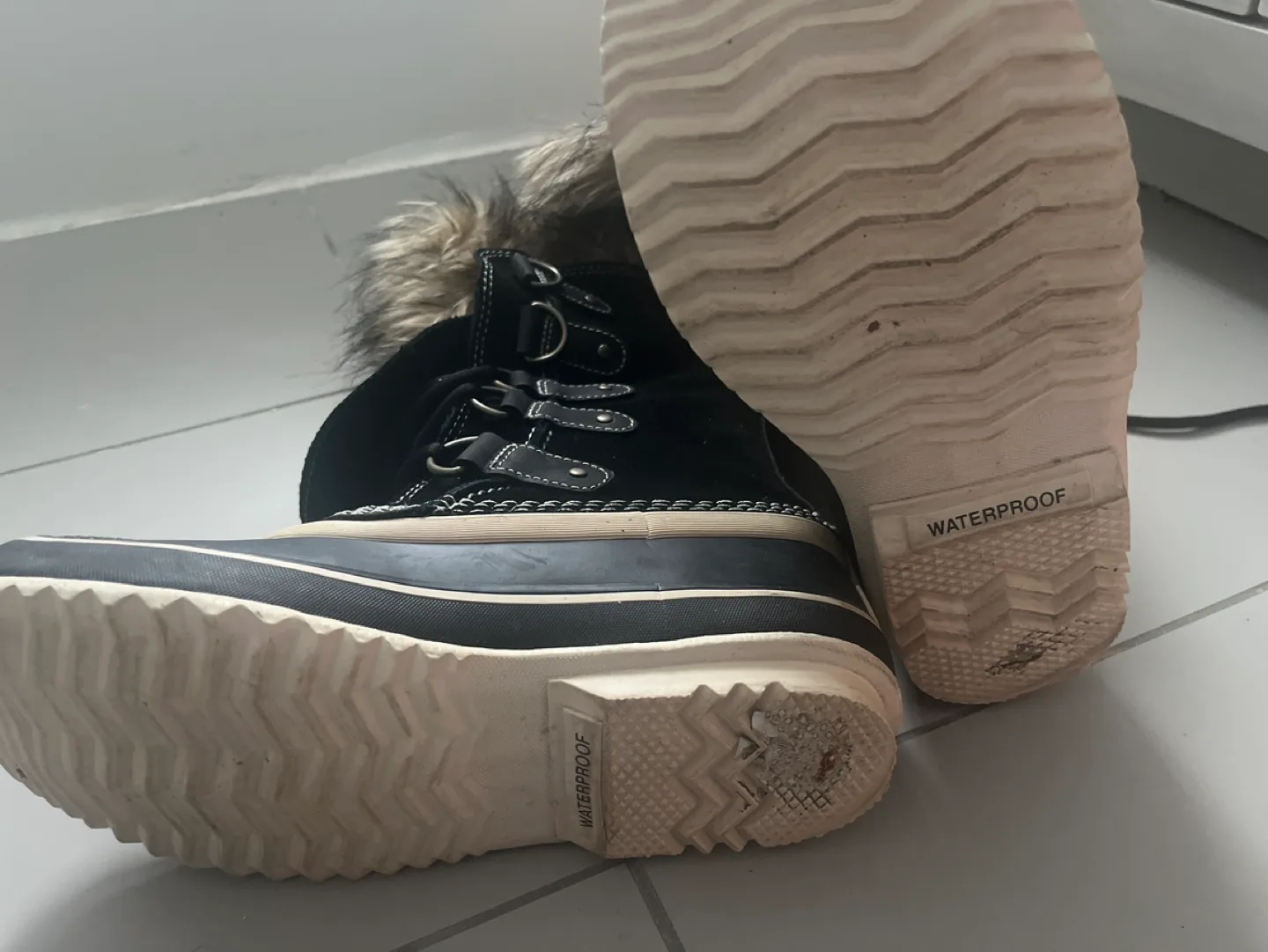 Women's Sorel Caribou Boots - Size 8 image indicator(2)