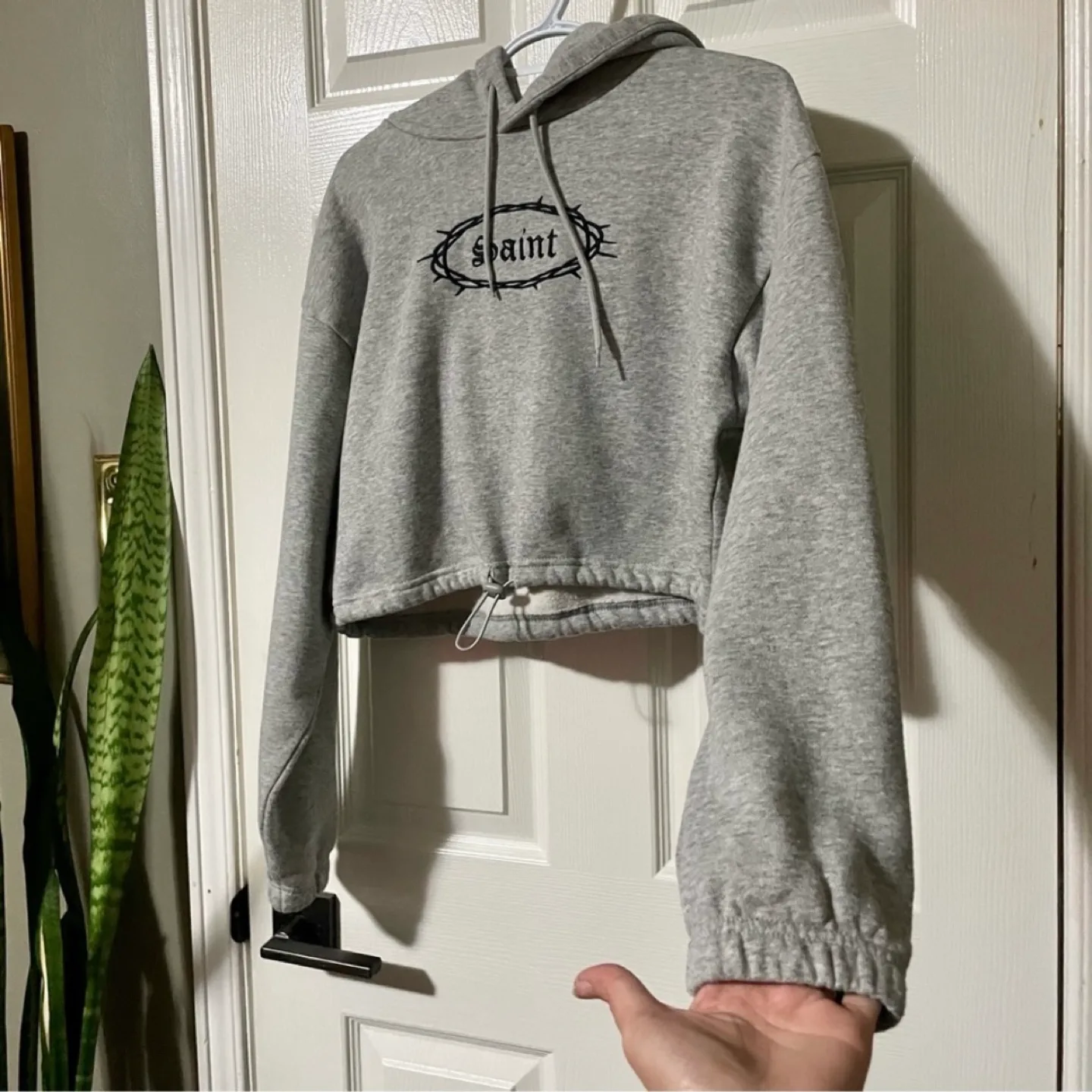 Forever 21 Cropped Sweatshirt Hoodie. Size Medium image indicator(4)