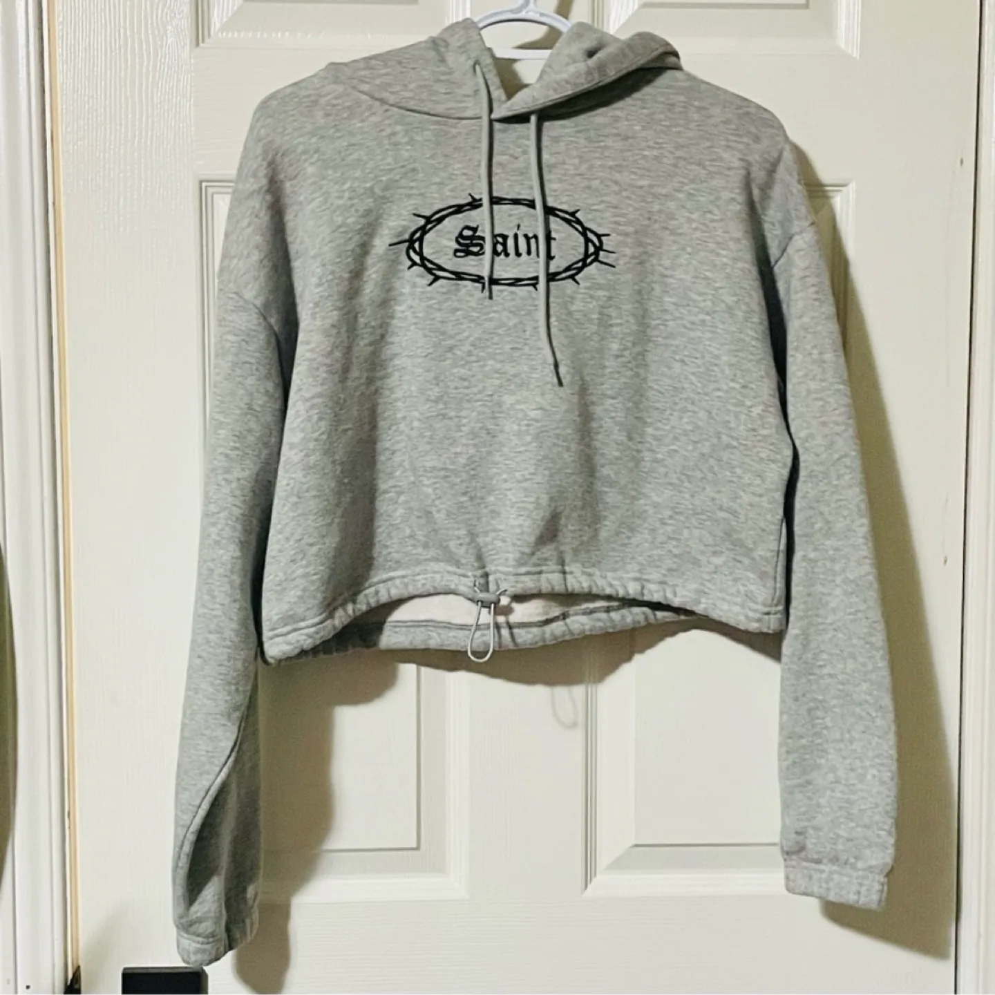 Forever 21 Cropped Sweatshirt Hoodie. Size Medium image indicator(2)