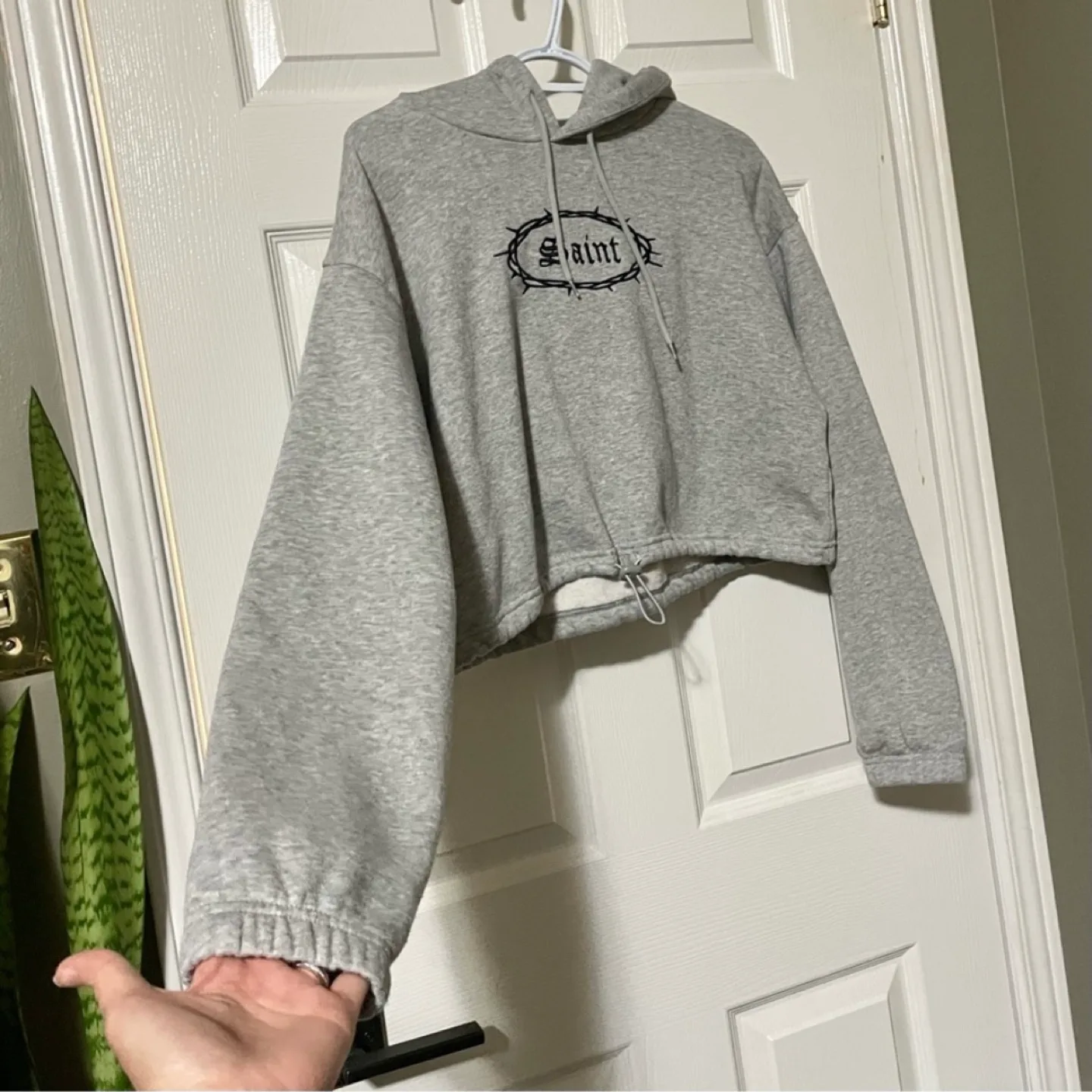 Forever 21 Cropped Sweatshirt Hoodie. Size Medium image indicator(3)