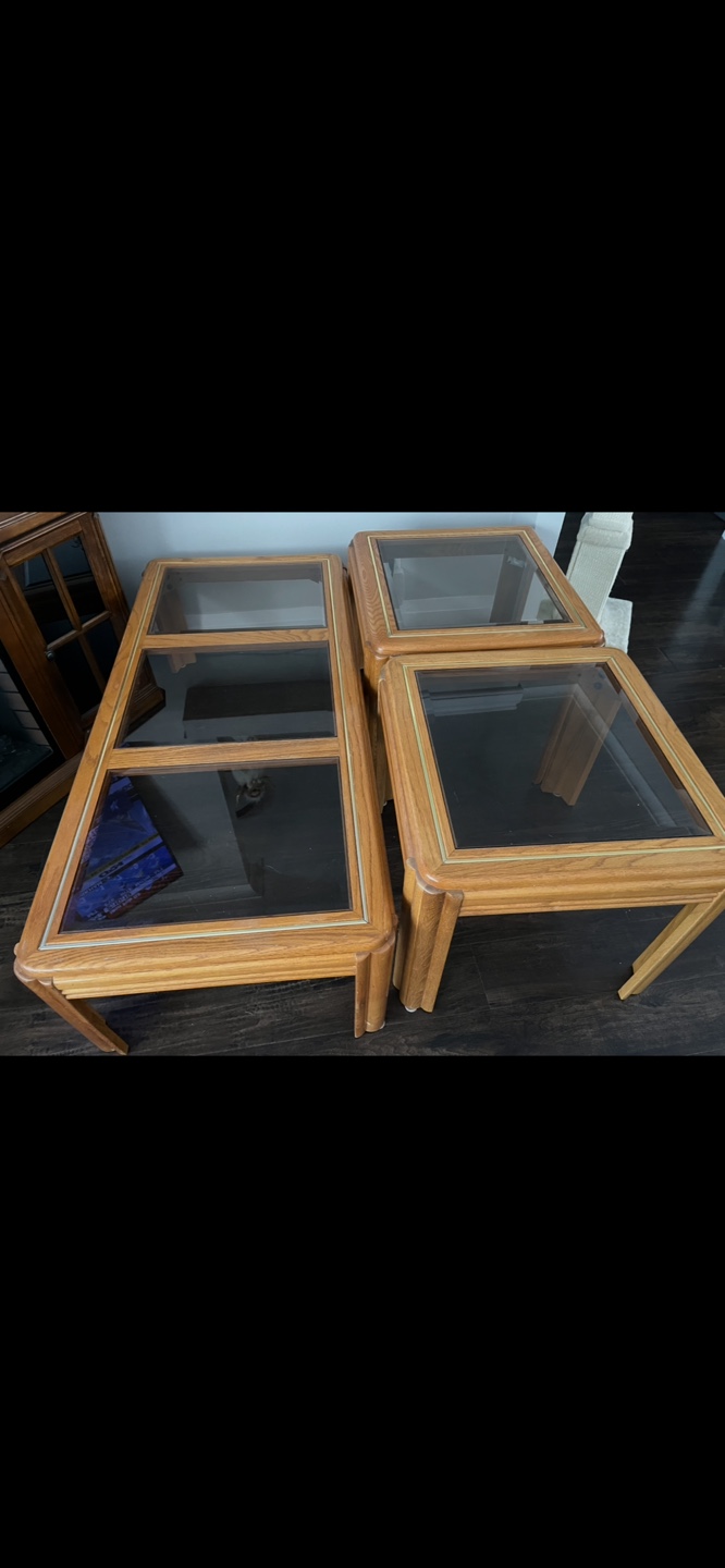Coffee Table / two end tables must be picked up