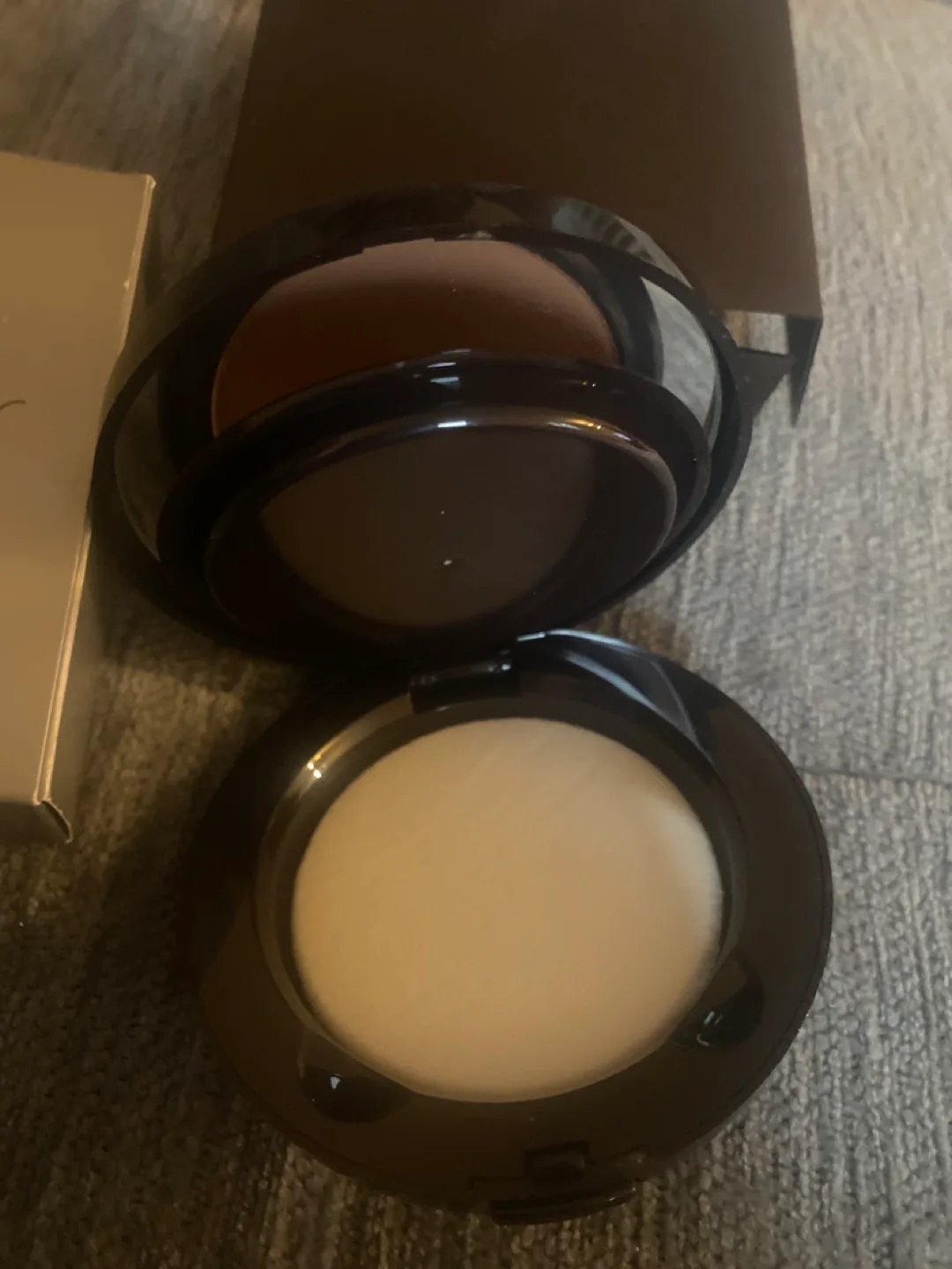 Laura Mercier Smooth Finish Foundation Powder 🏈 image indicator(2)