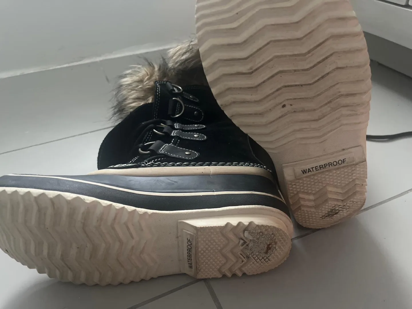 Women's Sorel Winter Boots - Size 5 image indicator(3)