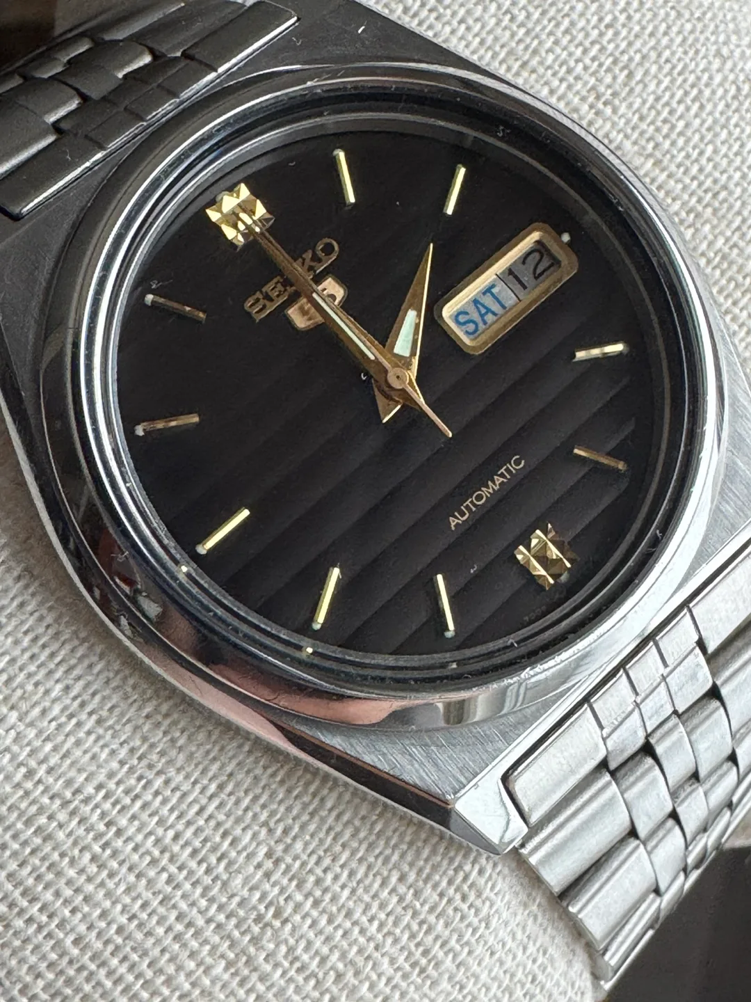 Seiko 5 Vintage Black Wave Dial 37mm Automatic Watch 7009 thumbnail