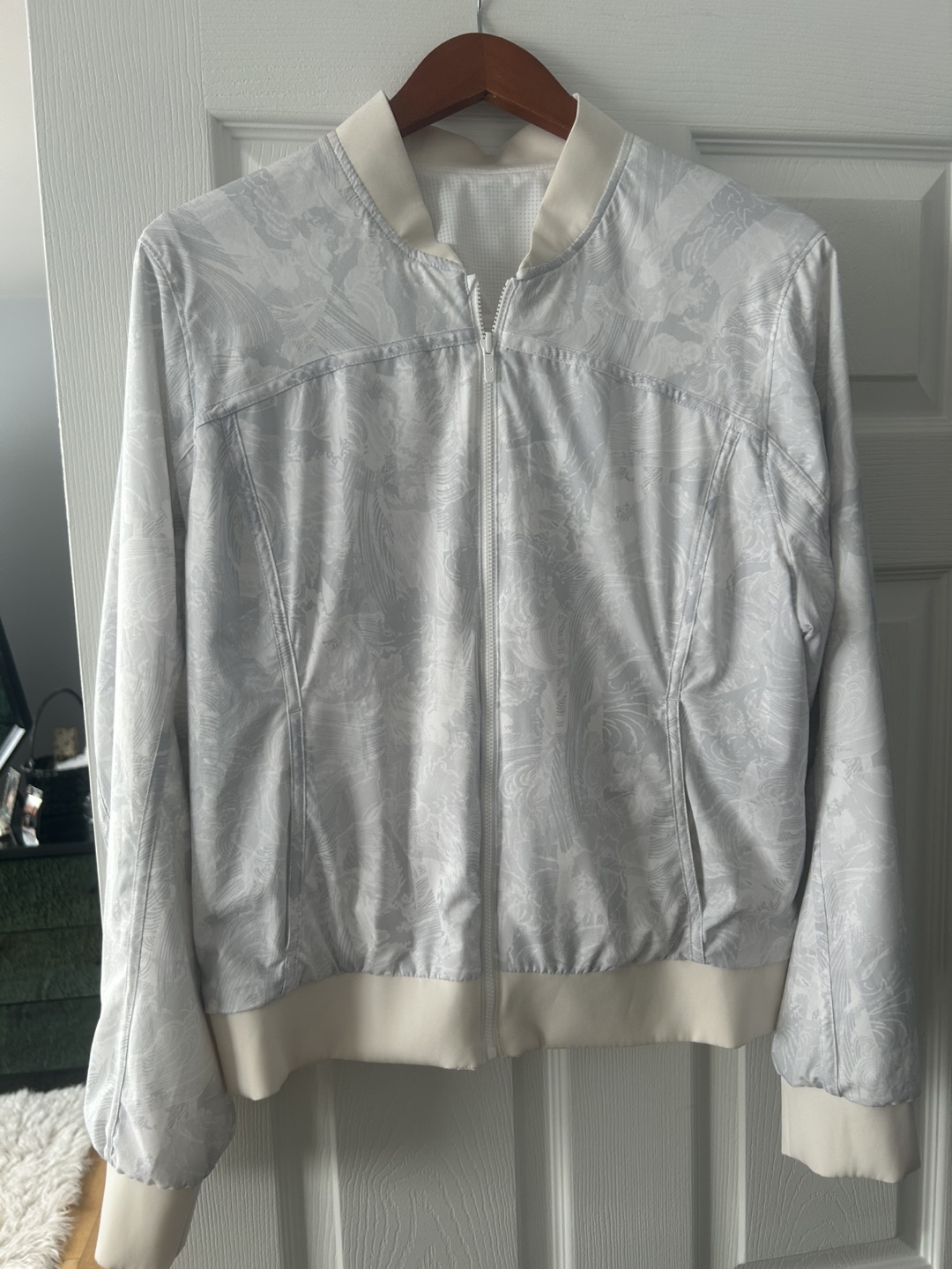 Lululemon Bomb Around Jacket White/Wave Print