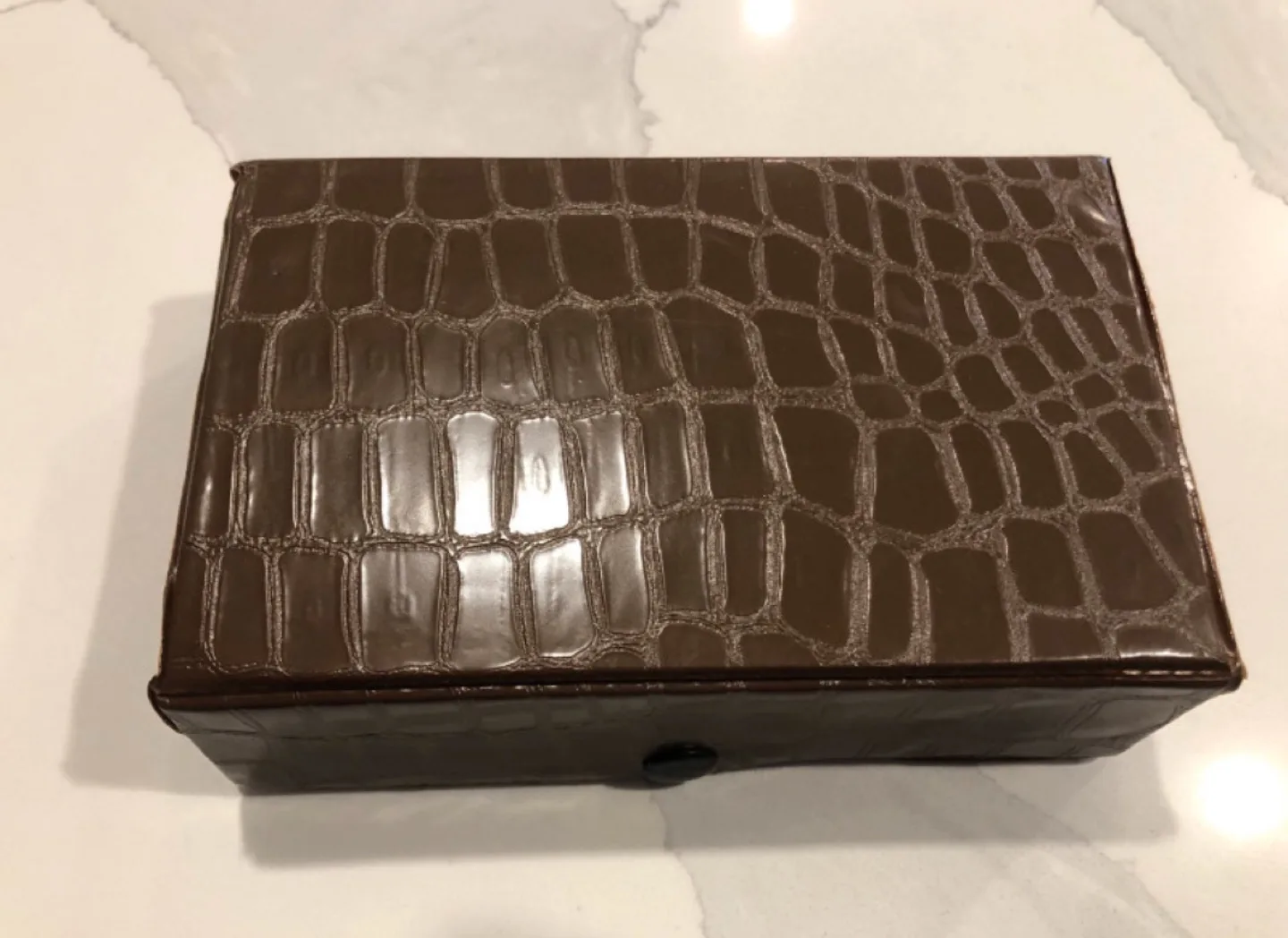 Beautiful brand new mahjong set in brown case image indicator(2)