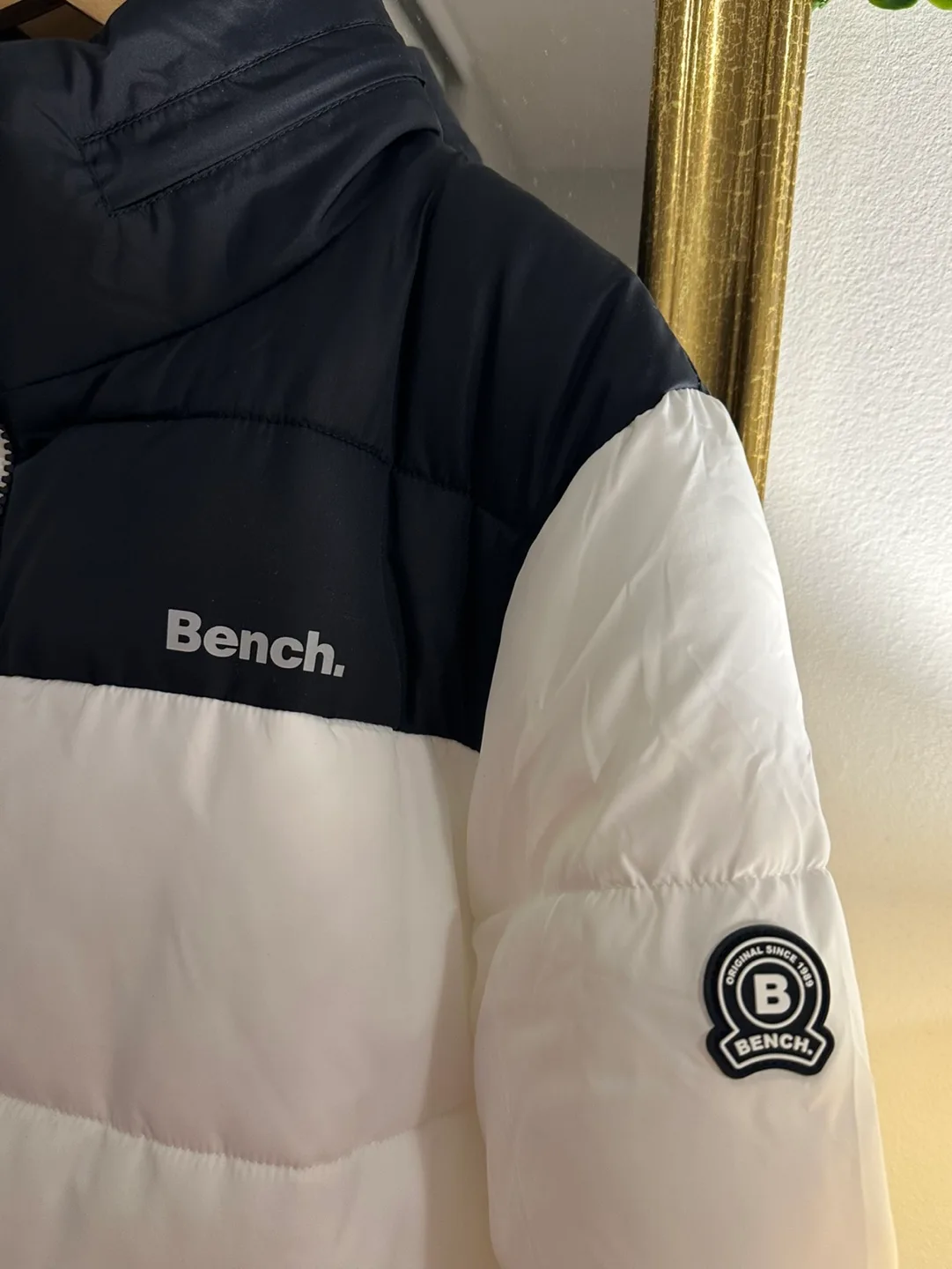 Bench. Women's White and Black Puffer Jacket - Size Medium image indicator(2)