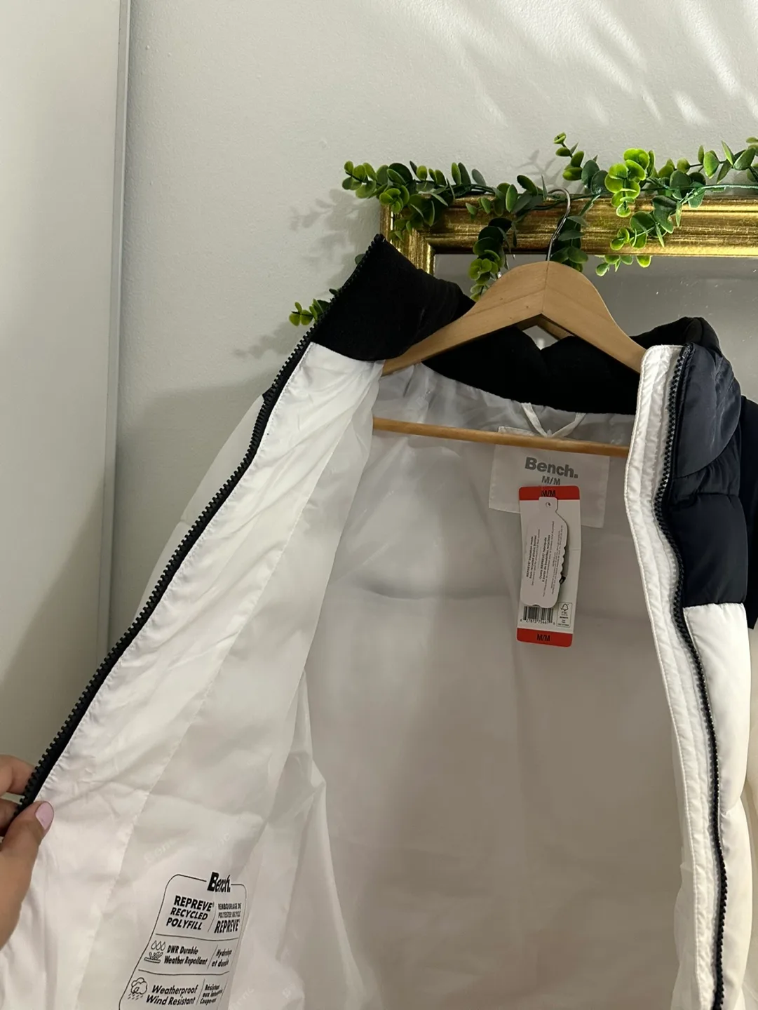 Bench. Women's White and Black Puffer Jacket - Size Medium image indicator(6)