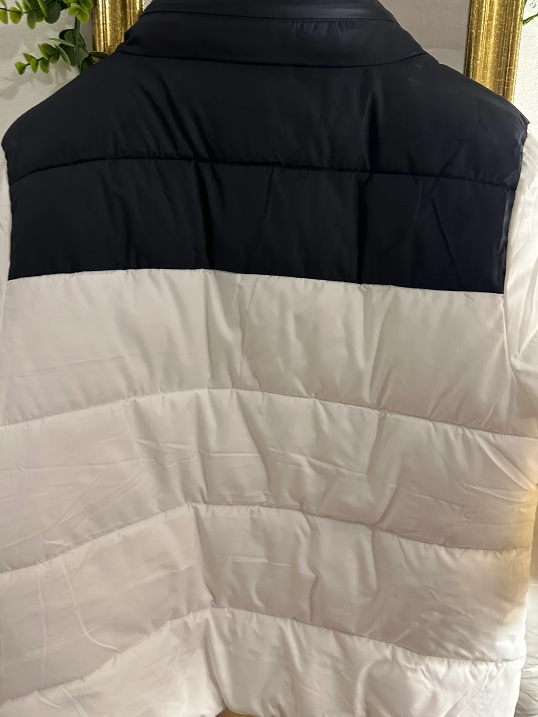 Bench. Women's White and Black Puffer Jacket - Size Medium image indicator(9)