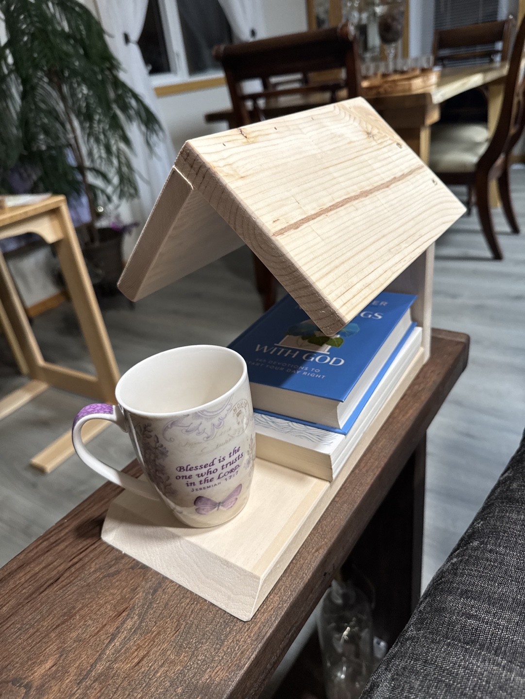Rustic unfinished Wooden Book & Mug Holder - photo 3