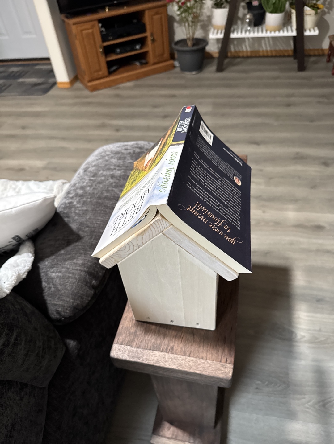 Rustic unfinished Wooden Book & Mug Holder - photo 4