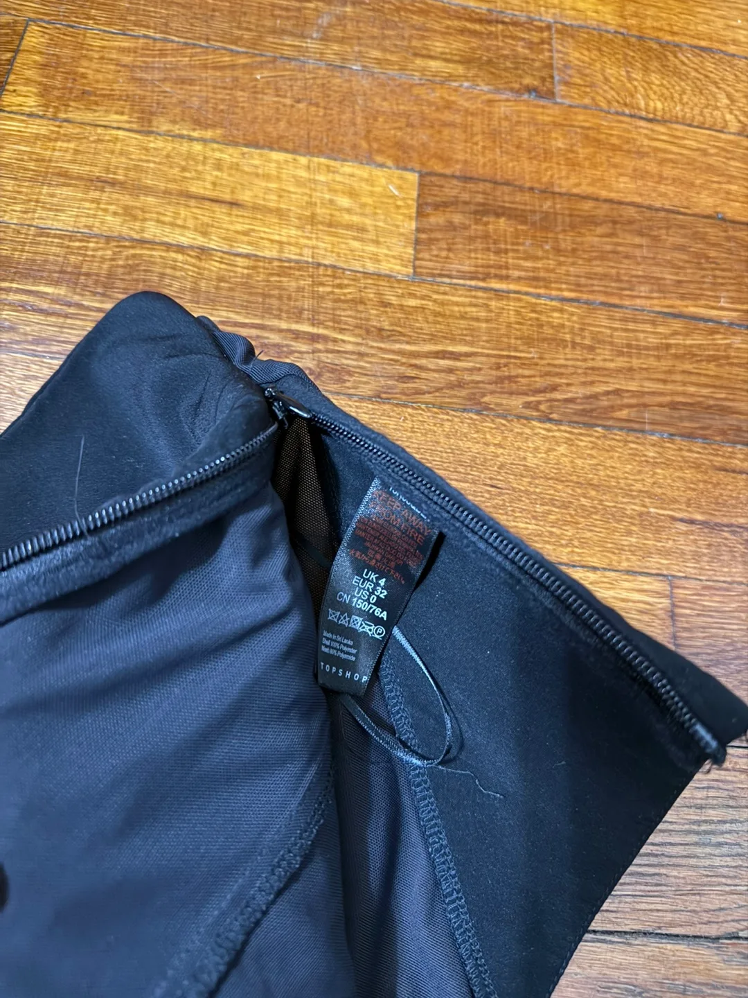 🏈 Black Strapless Top, Size 2 image indicator(2)