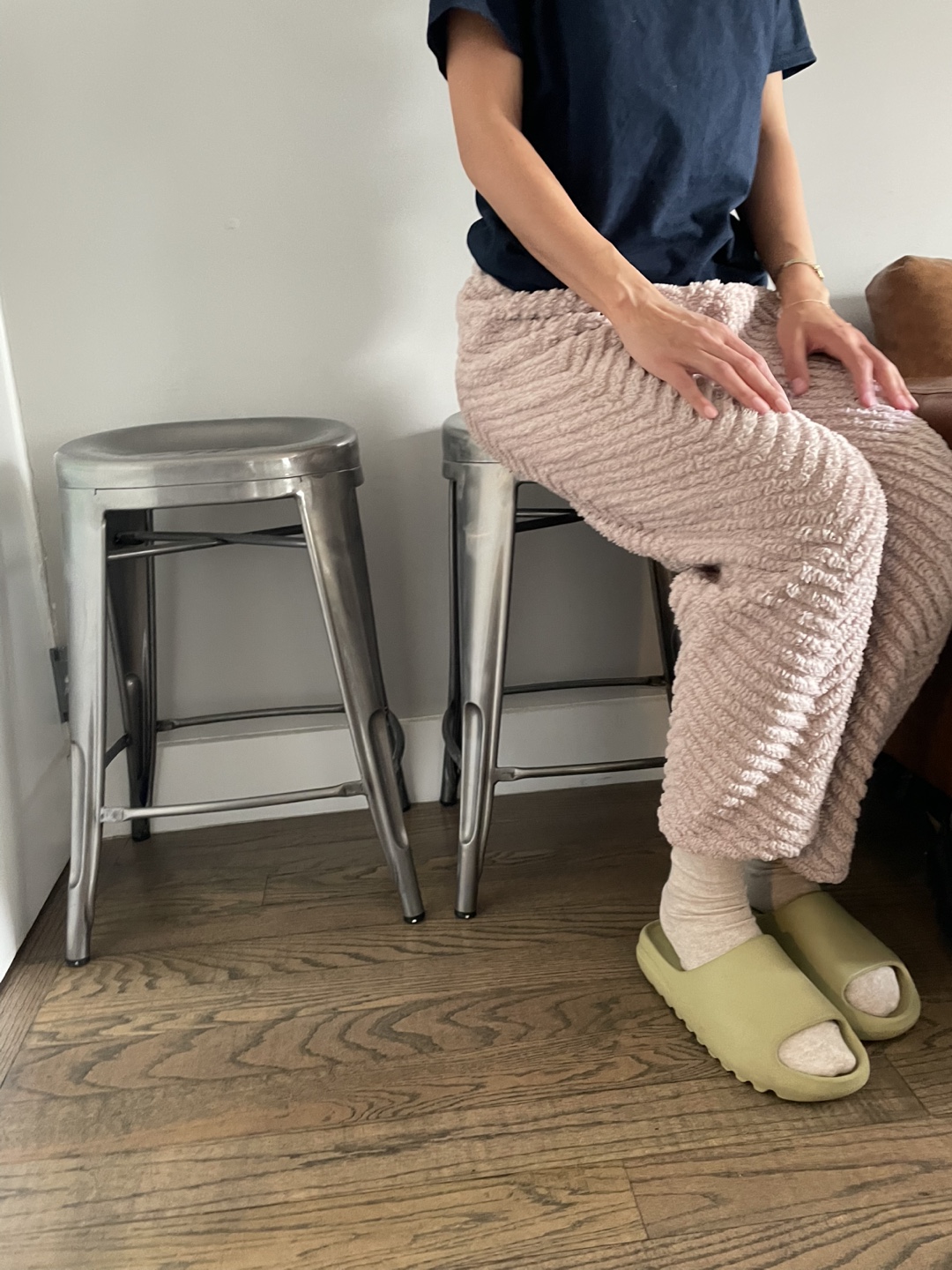 Pair of Metal Stools - photo 4