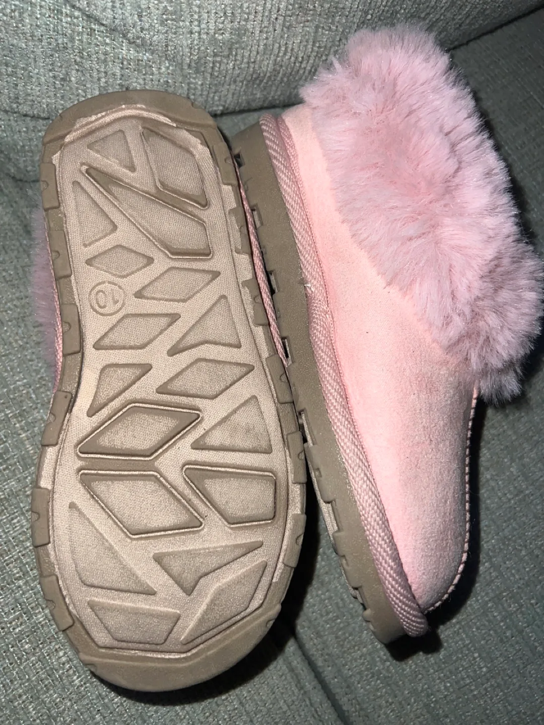 Pink Fuzzy Slippers Size 10 image indicator(4)