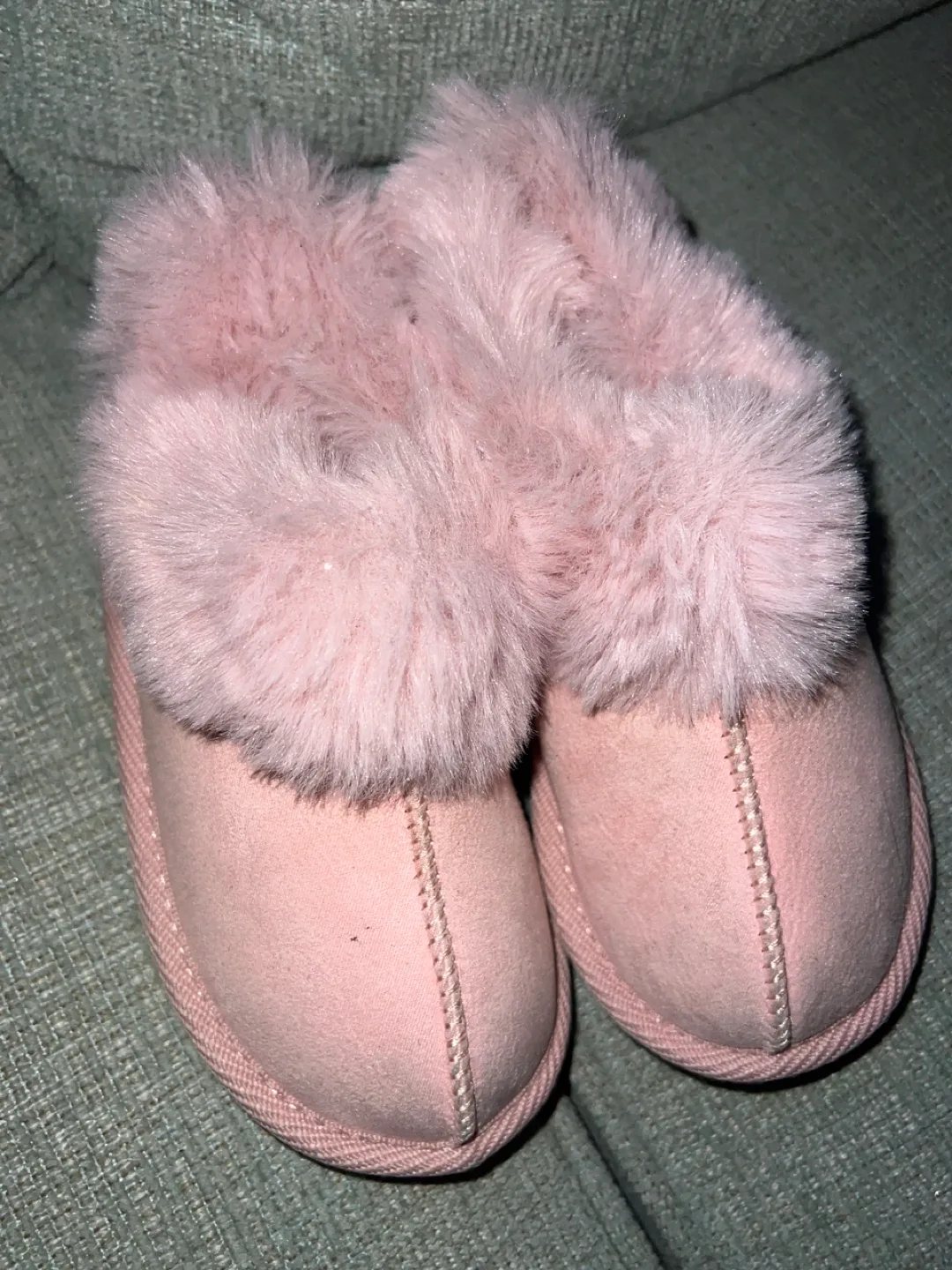 Pink Fuzzy Slippers Size 10 image indicator(3)