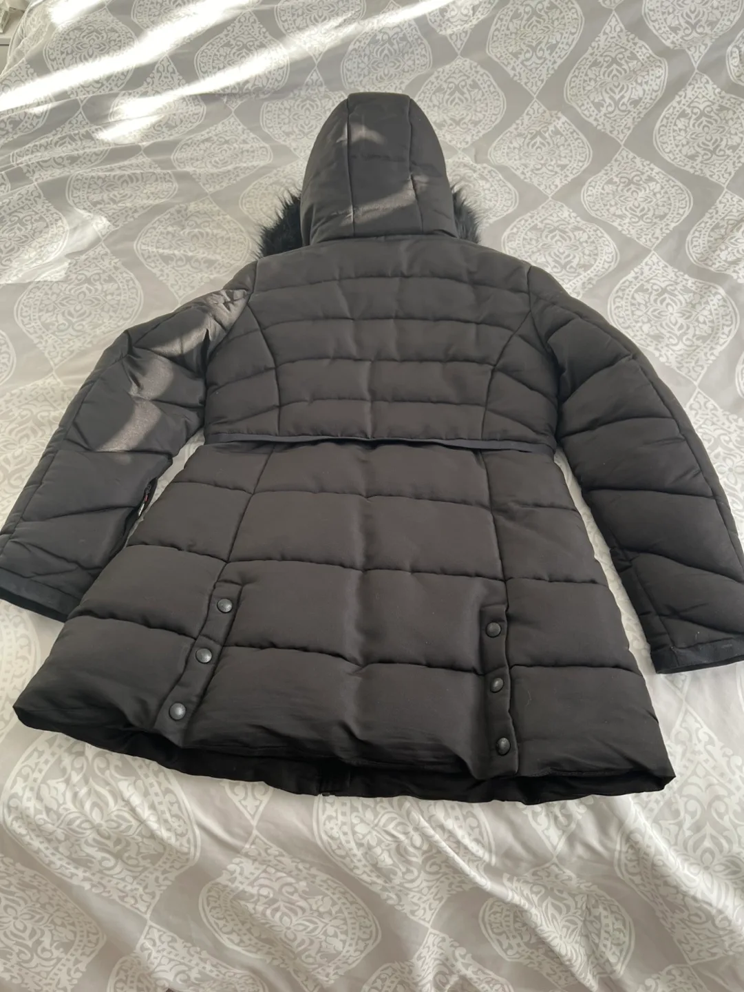 New Guess Women's Black Puffer Jacket with Faux Fur Hood image indicator(2)
