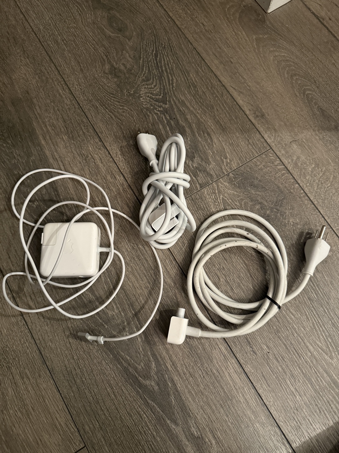 Apple MagSafe Power Adapter and Cables